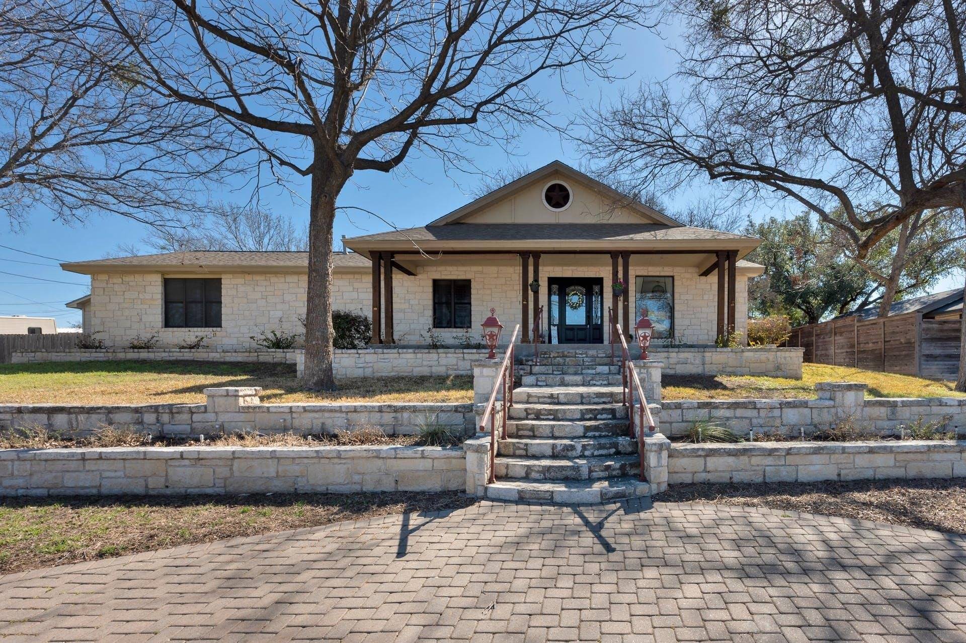 505 E AVE, Marble Falls, TX 78654