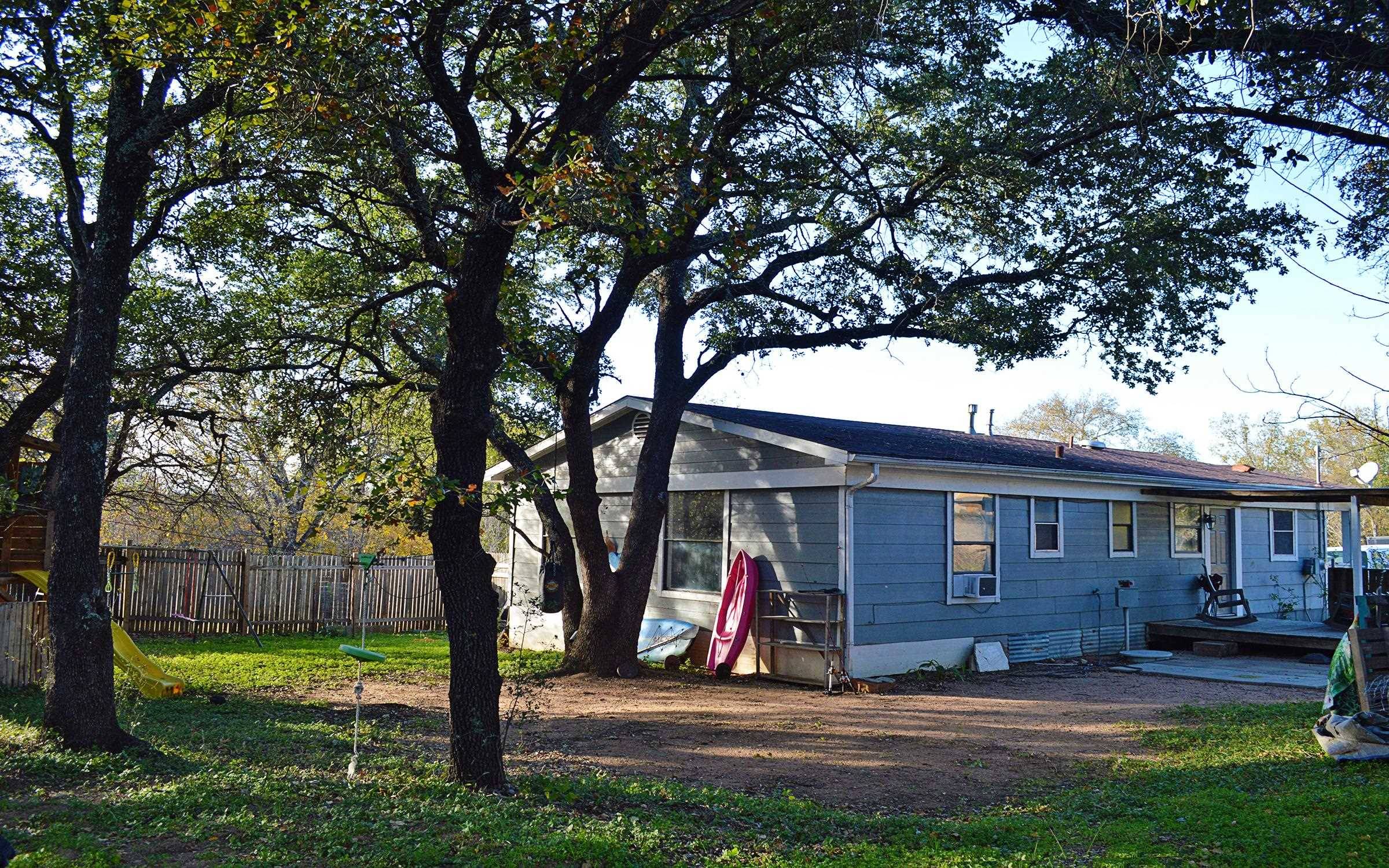 1704 Packsaddle Trl, Kingsland, TX 78639