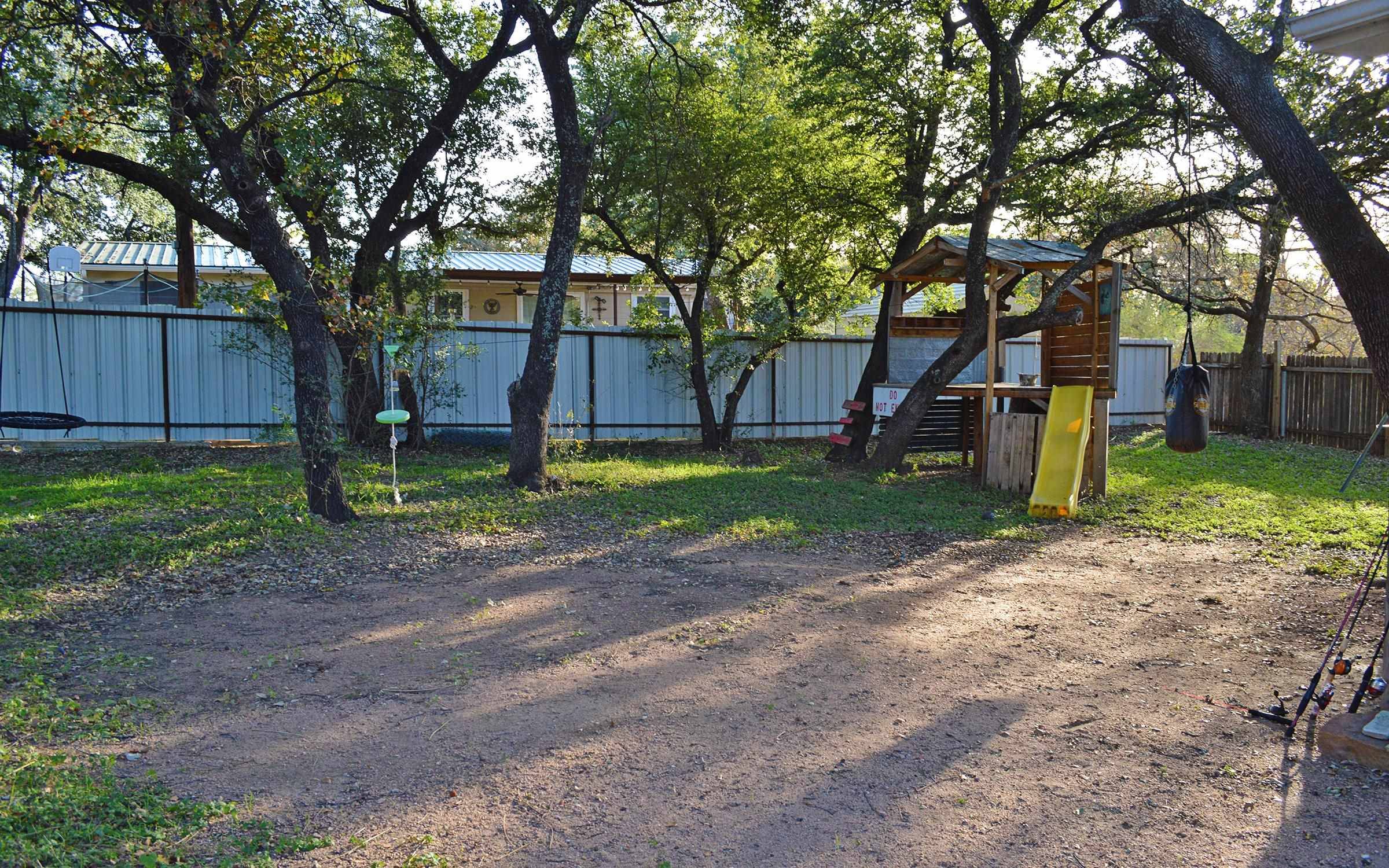 1704 Packsaddle Trl, Kingsland, TX 78639