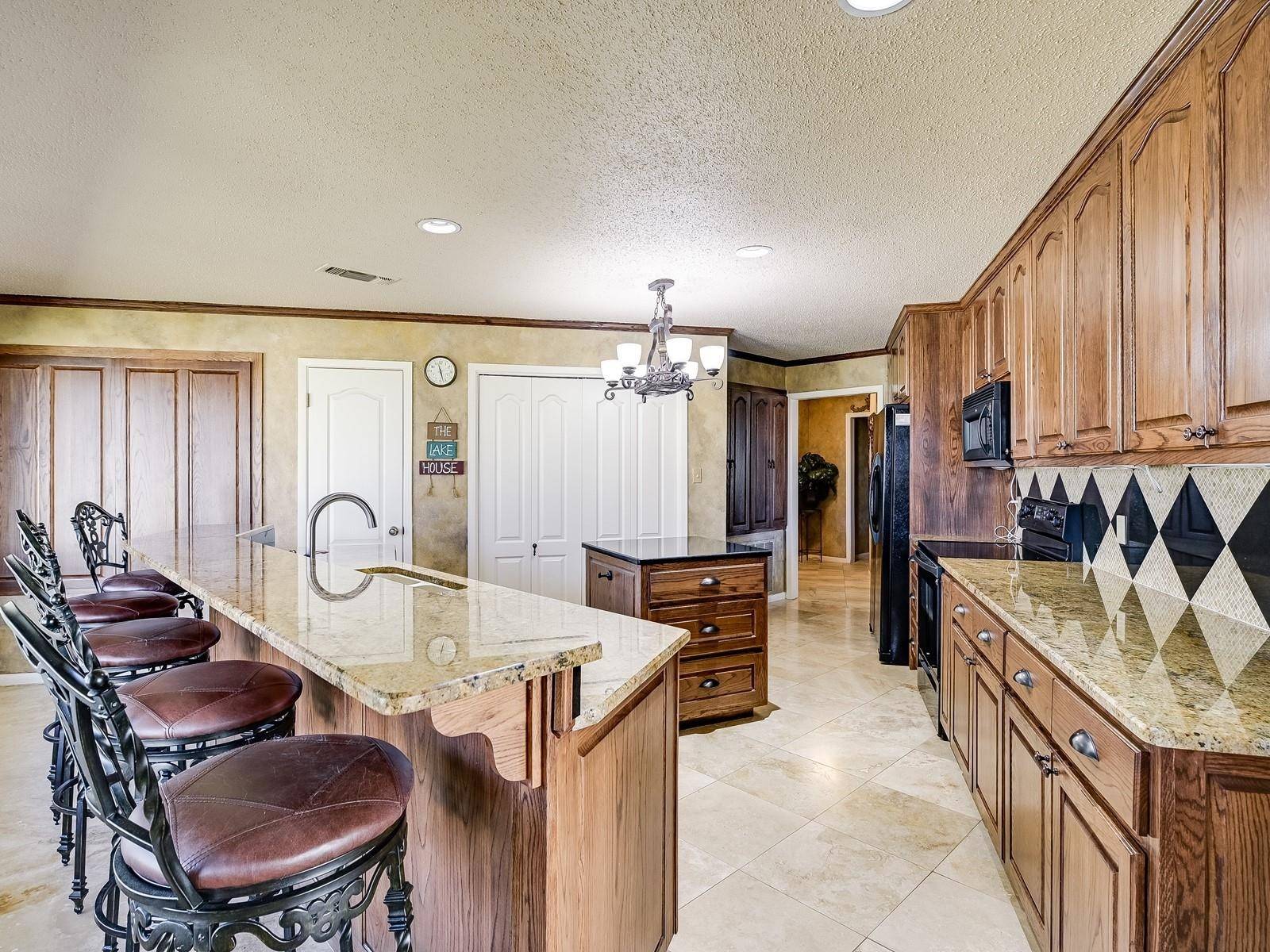 404 Lucy Lane, Horseshoe Bay, TX 78657
