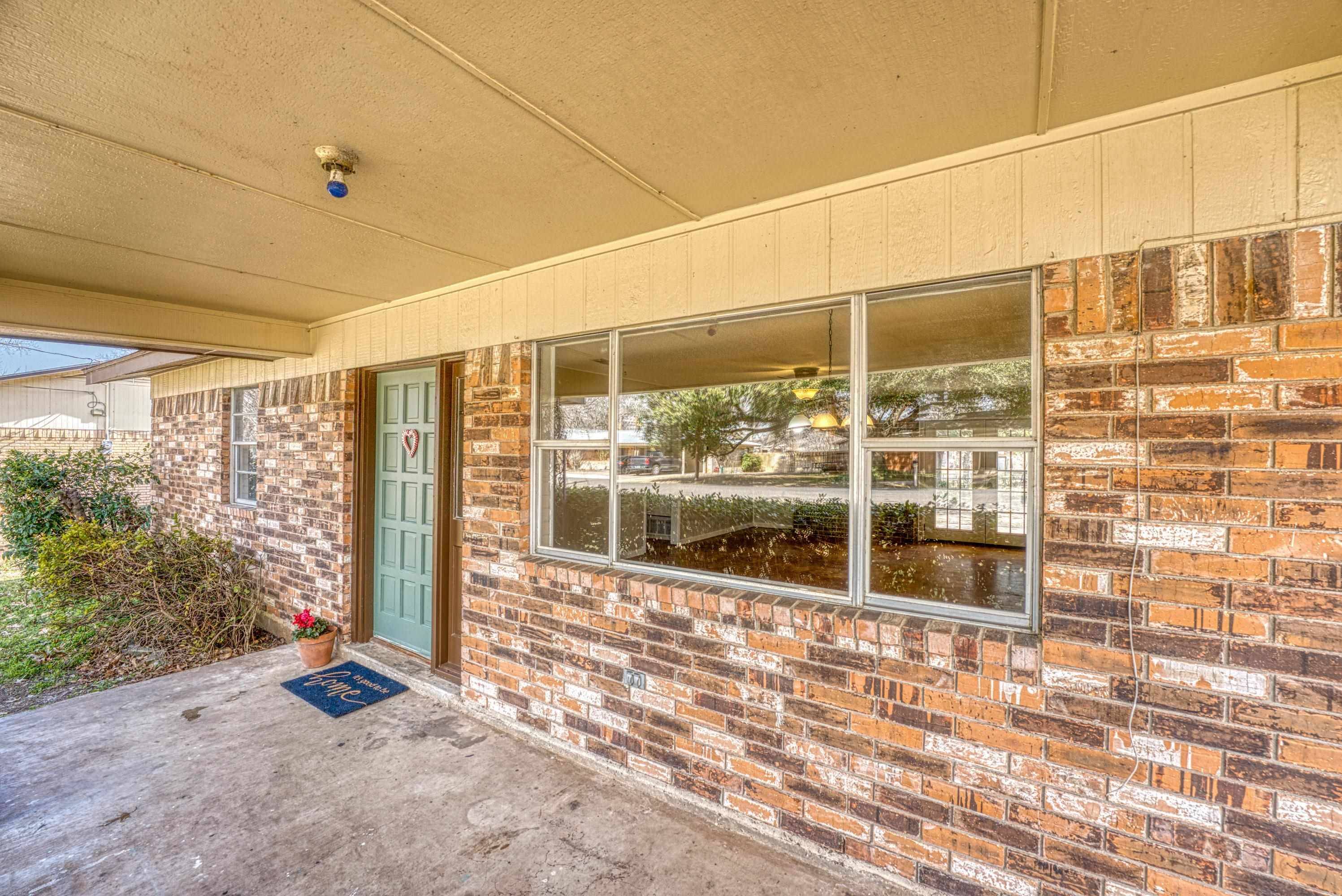 1106 Hackberry DR, Marble Falls, TX 78654-7206