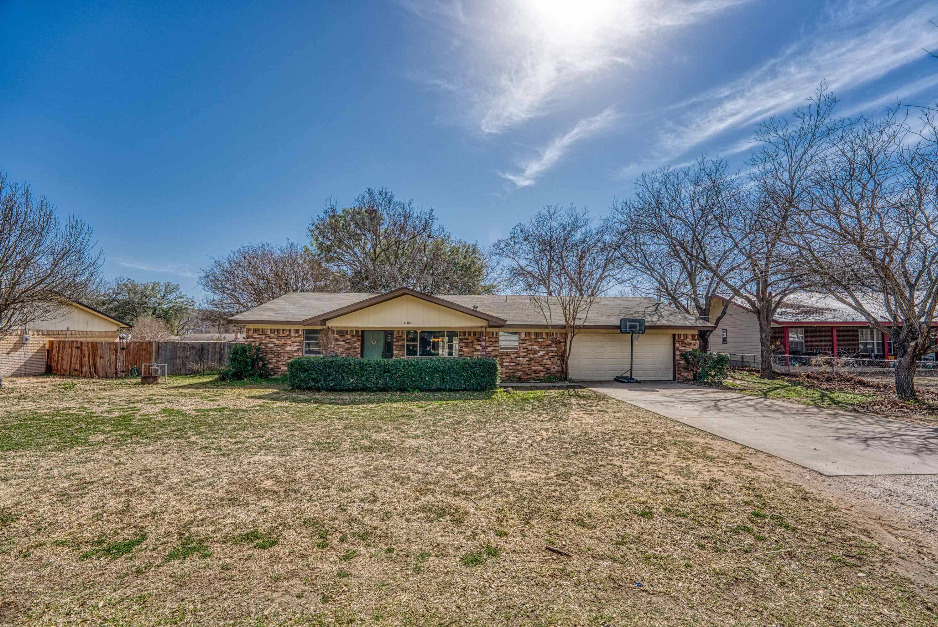 1106 Hackberry DR, Marble Falls, TX 78654-7206