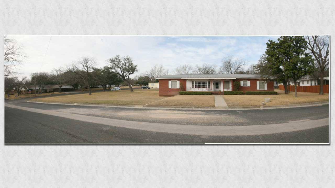 204 S Arnold ST, Lampasas, TX 76550