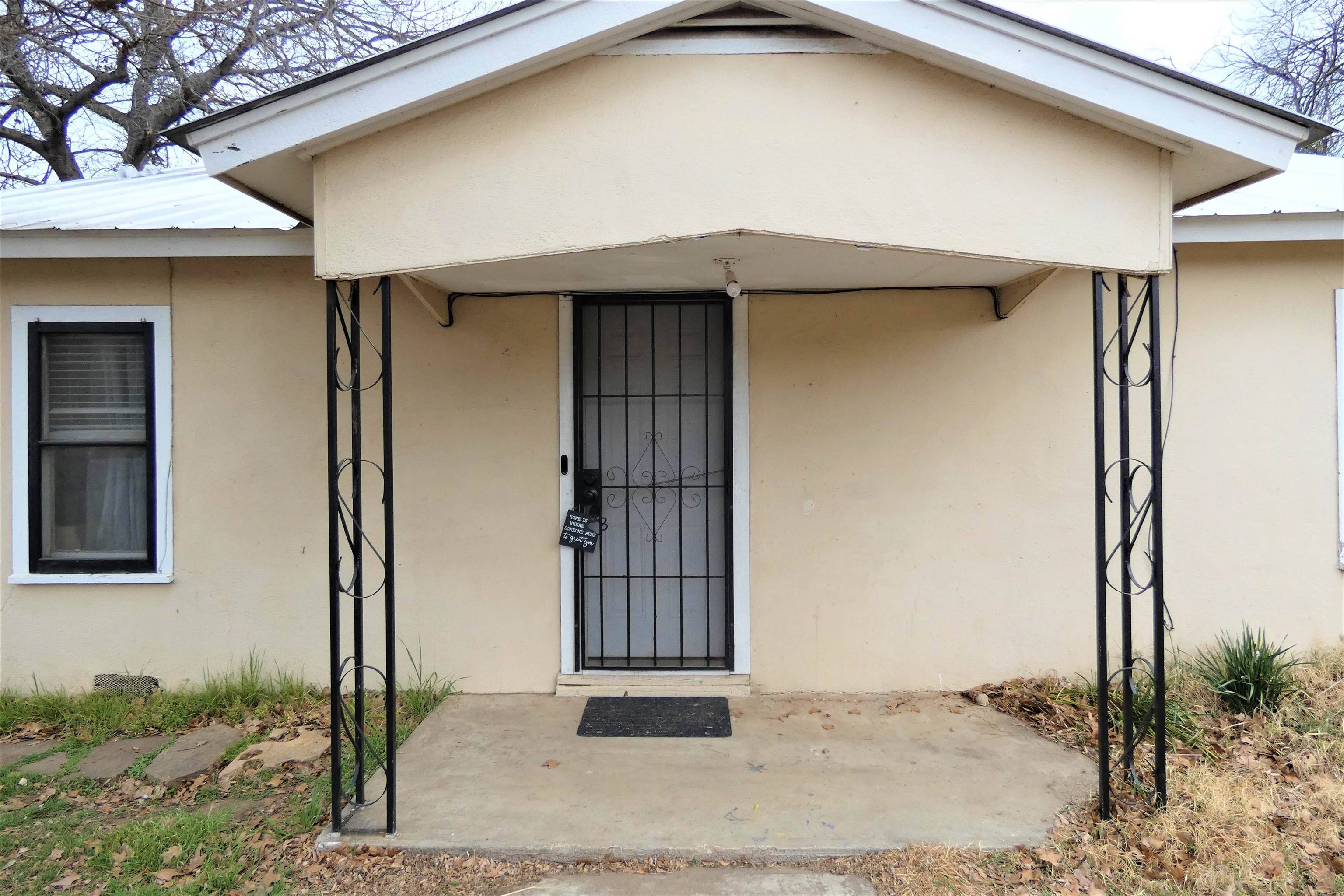 103 E Lampasas ST, Llano, TX 78643