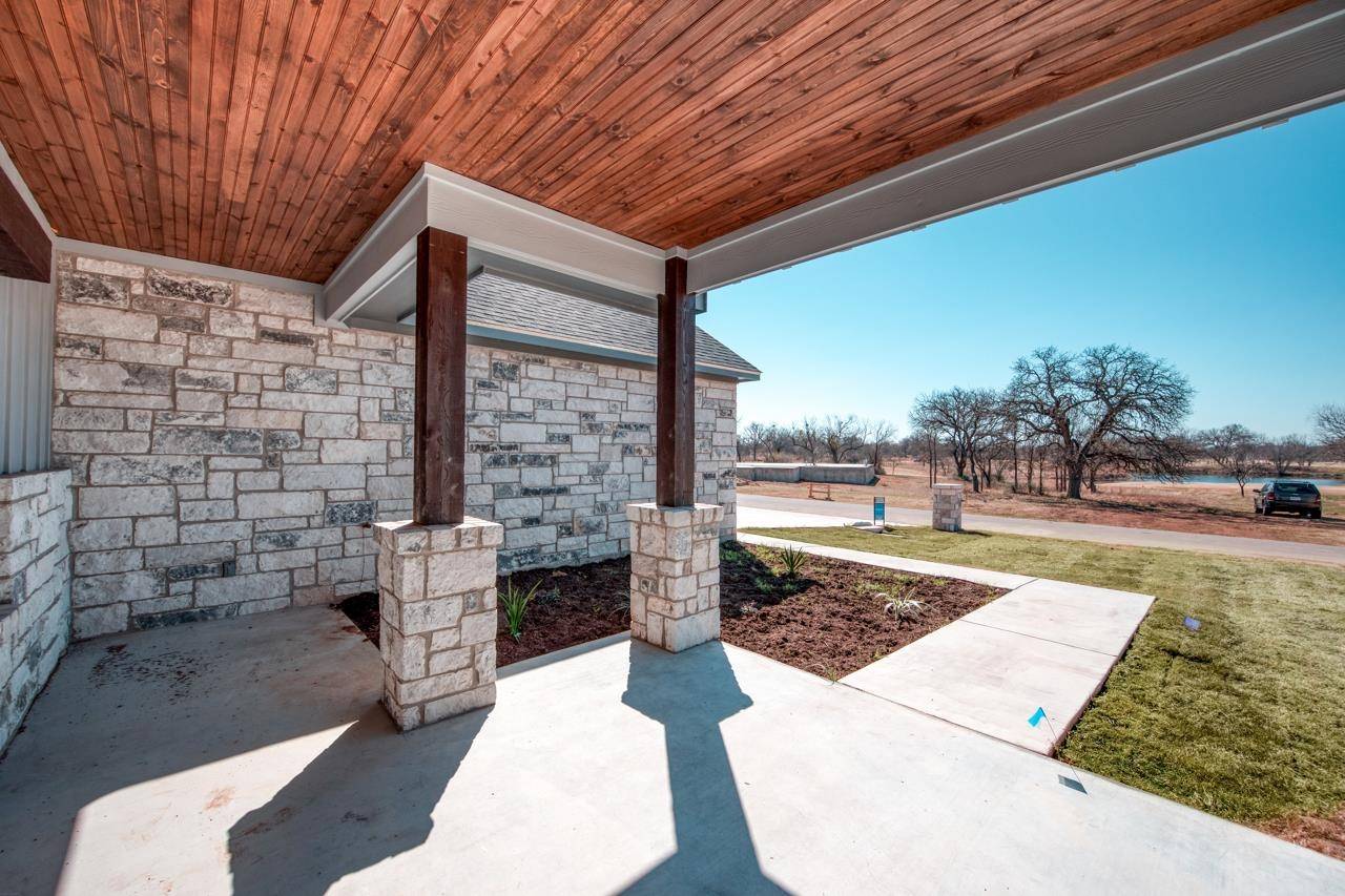 106 Lakecliff DR, Kingsland, TX 78639
