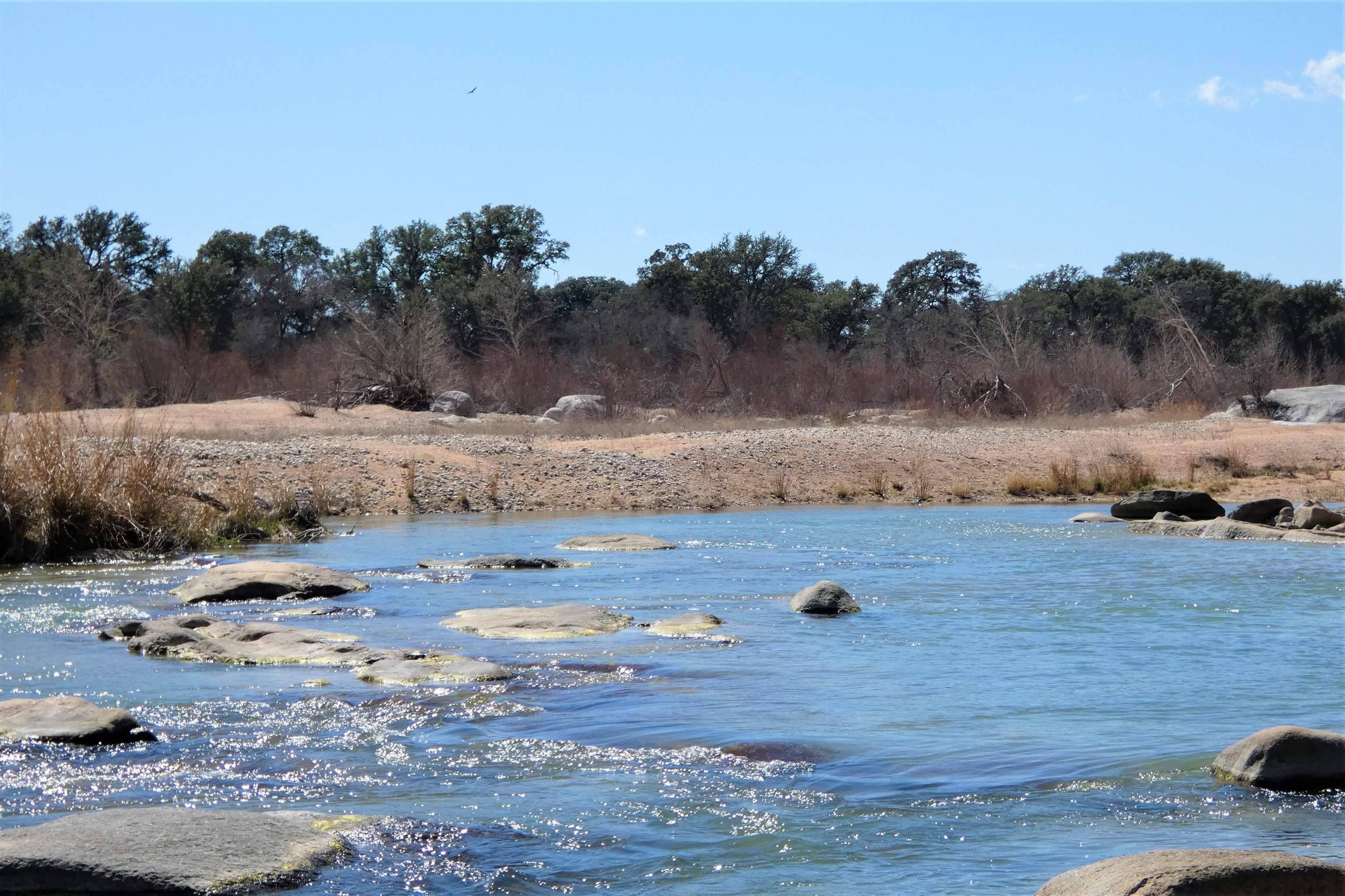 215 Riverside DR, Llano, TX 78643
