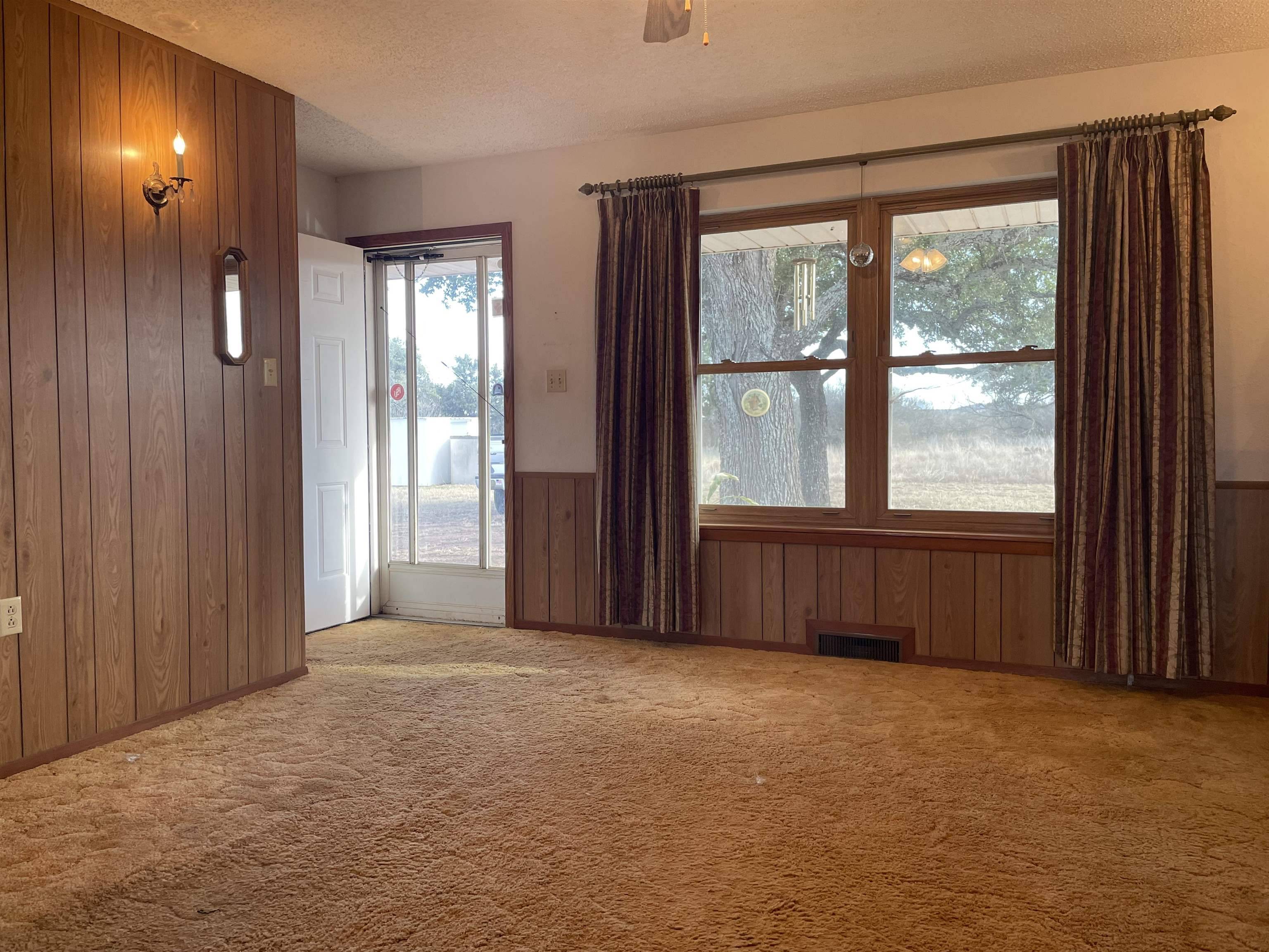 378 County Road 117 RD, Llano, TX 78643