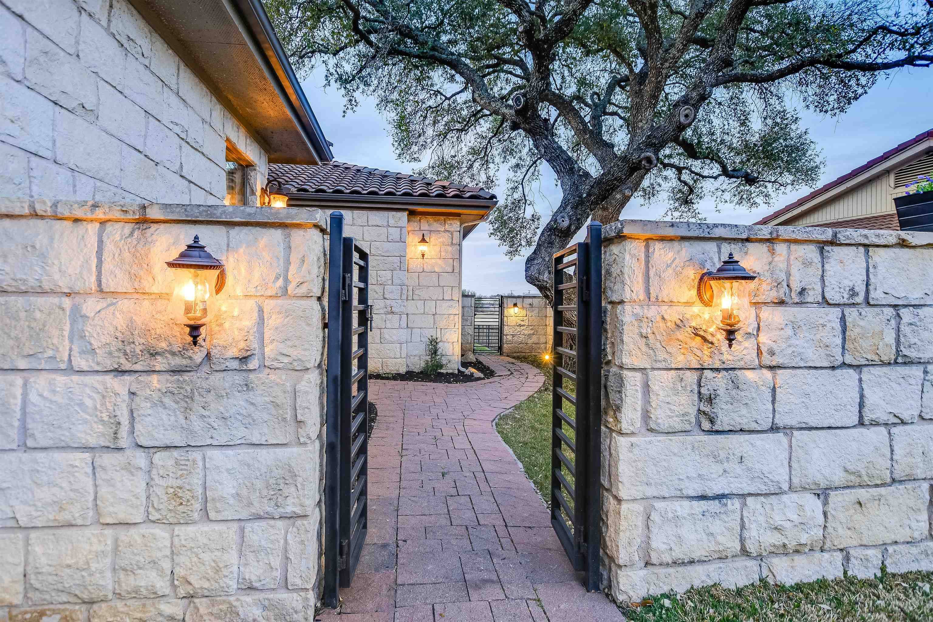600 S Hi Cir, Horseshoe Bay, TX 78657