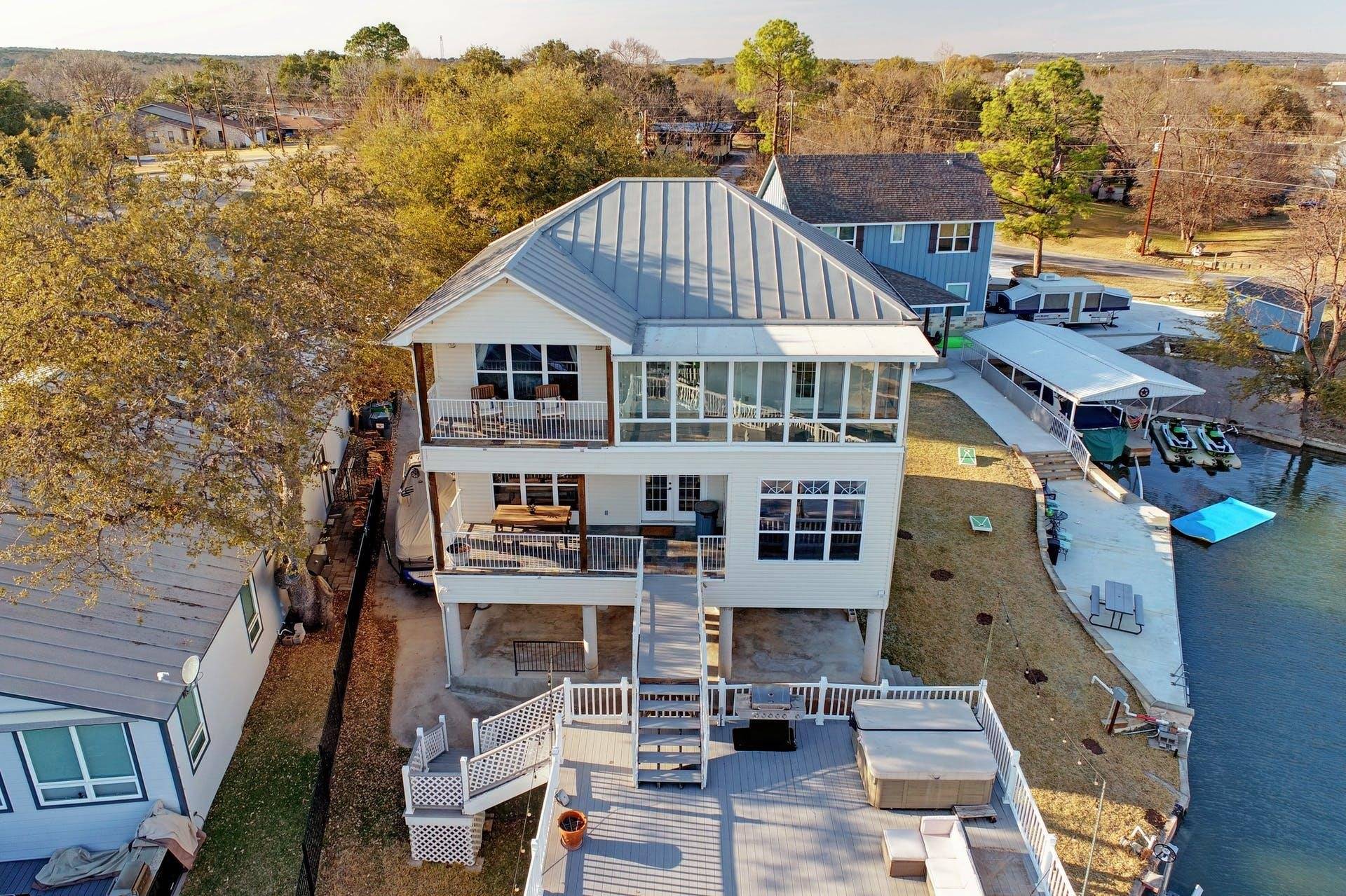 298 E Lakeshore DR, Sunrise Beach, TX 78643