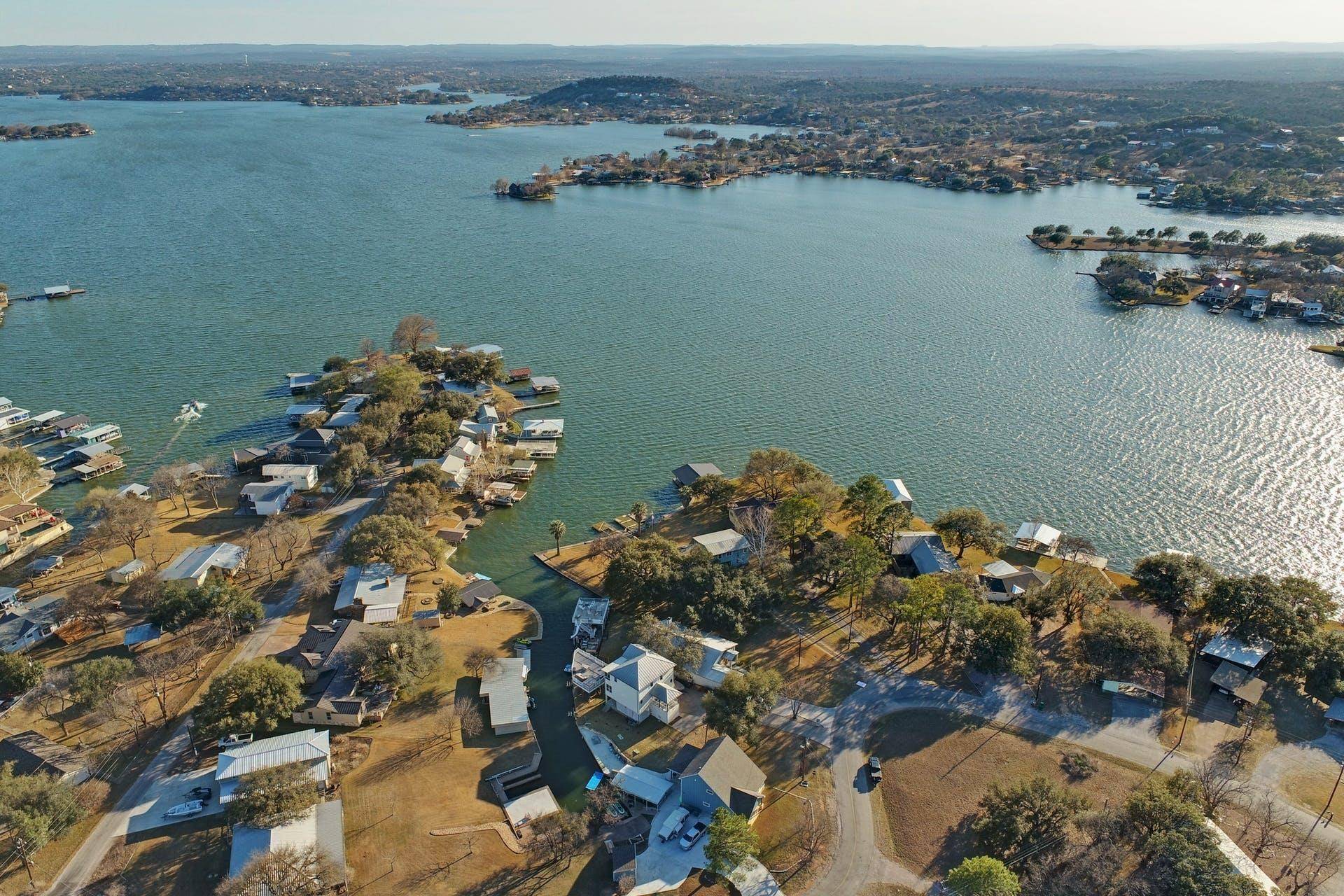 298 E Lakeshore DR, Sunrise Beach, TX 78643