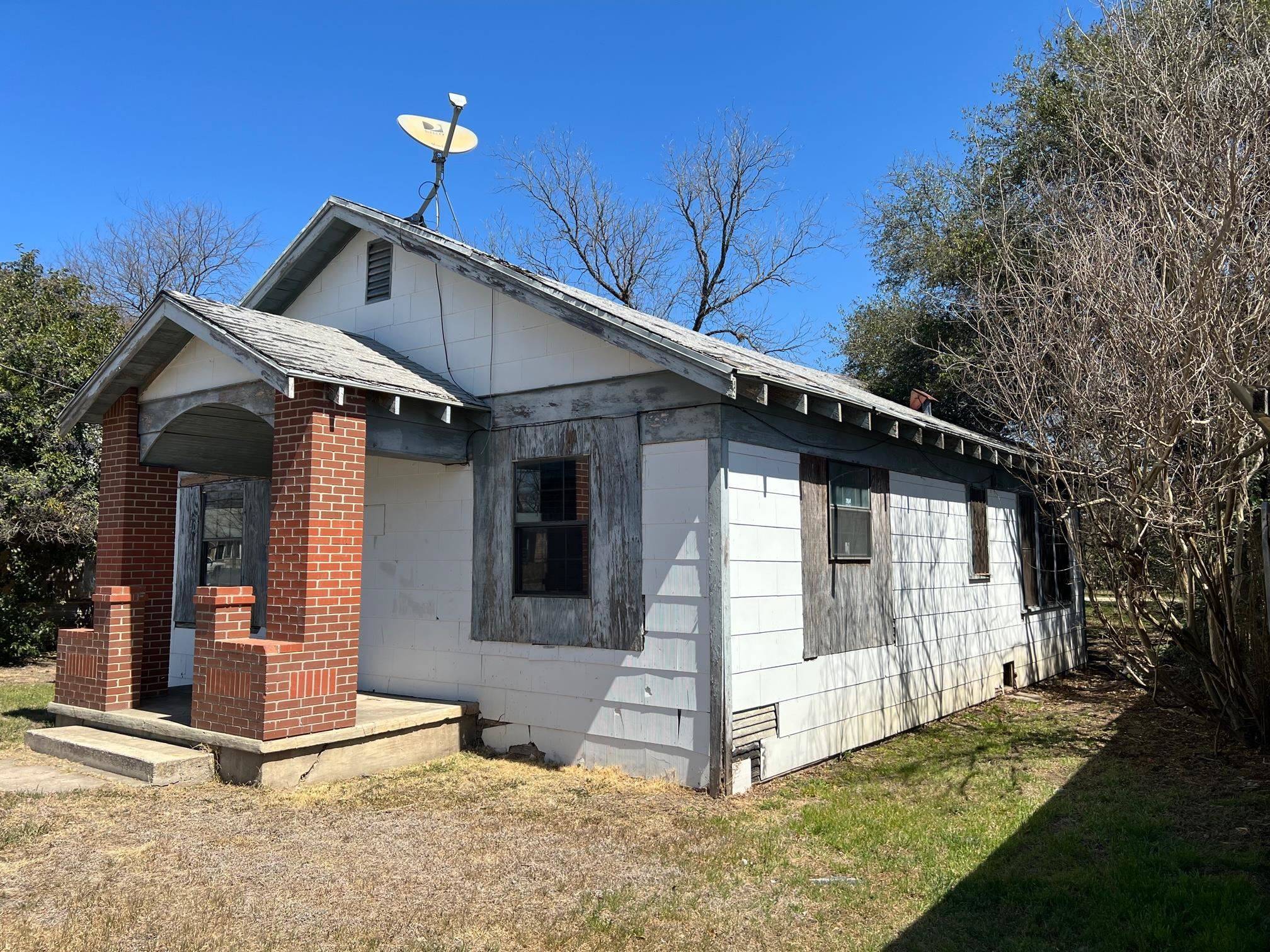 207 S Chestnut St, Lampasas, TX 76550