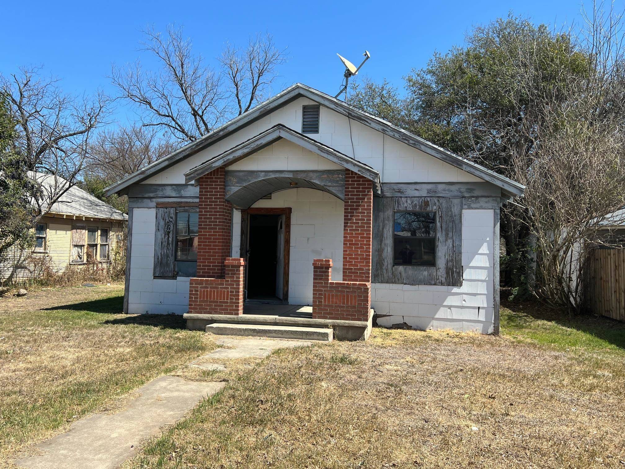 207 S Chestnut St, Lampasas, TX 76550