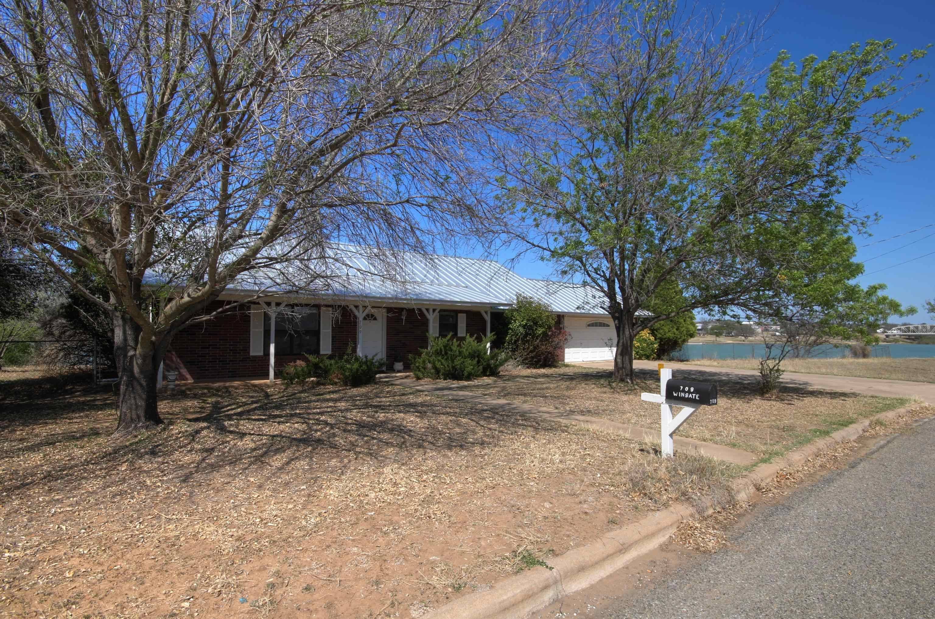 709 Flag Creek DR, Llano, TX 78643