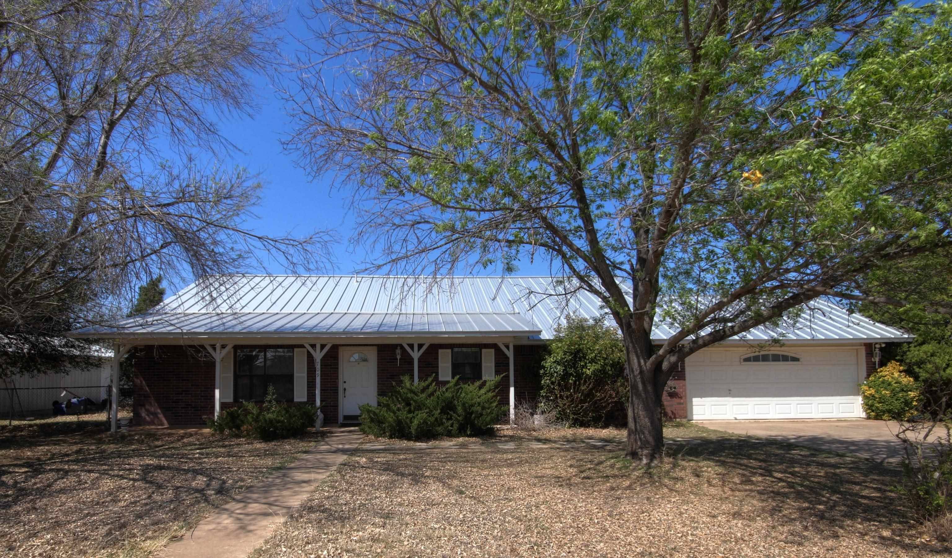 709 Flag Creek DR, Llano, TX 78643