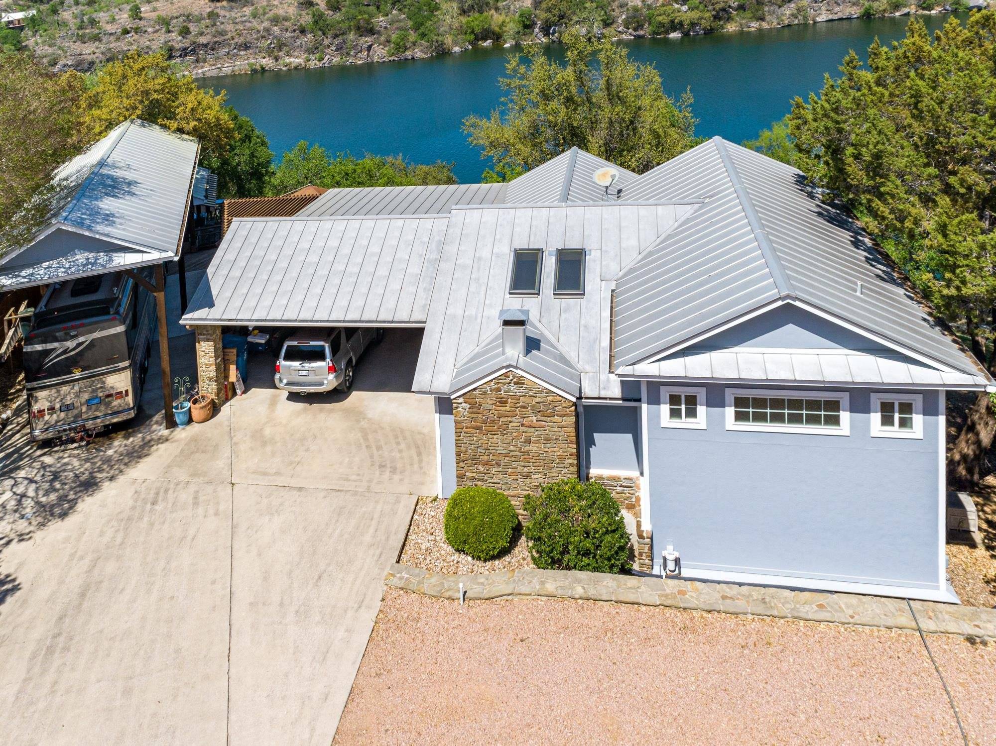 702 Los Escondidos ST, Marble Falls, TX 78654