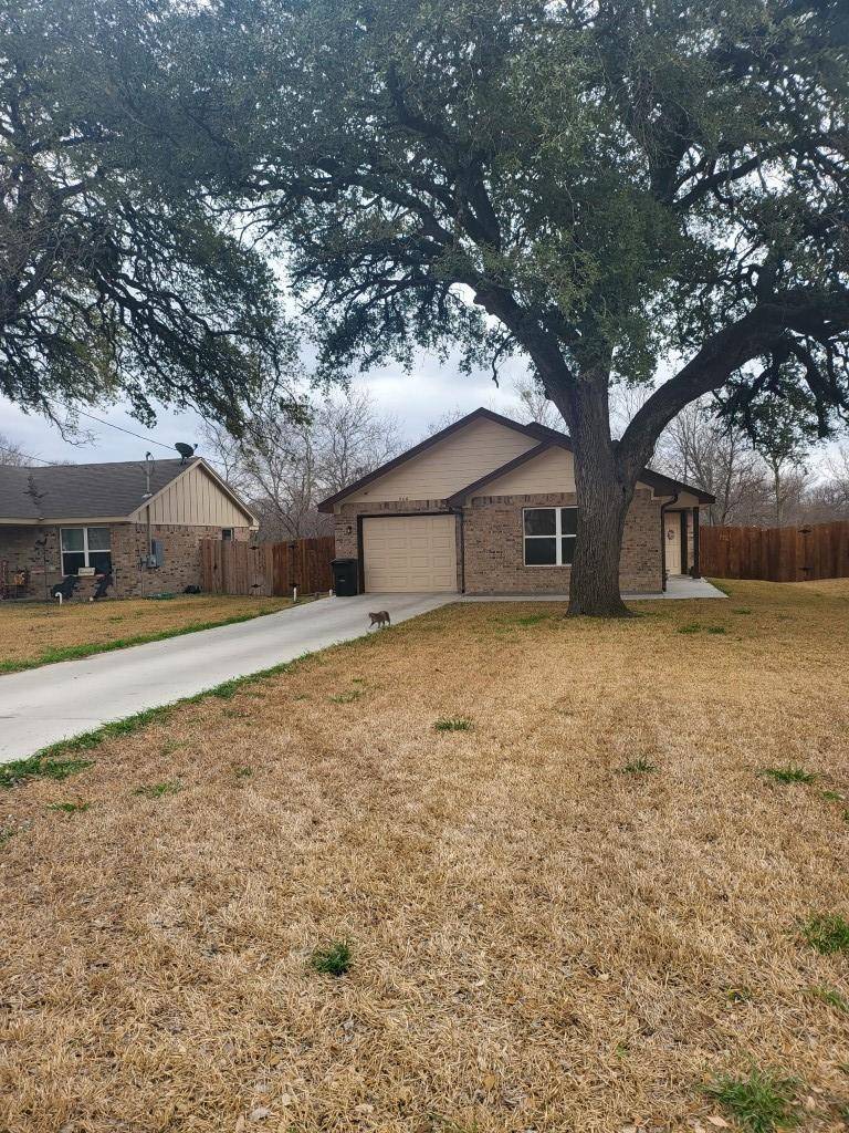 906 E Avenue B, Lampasas, TX 76550