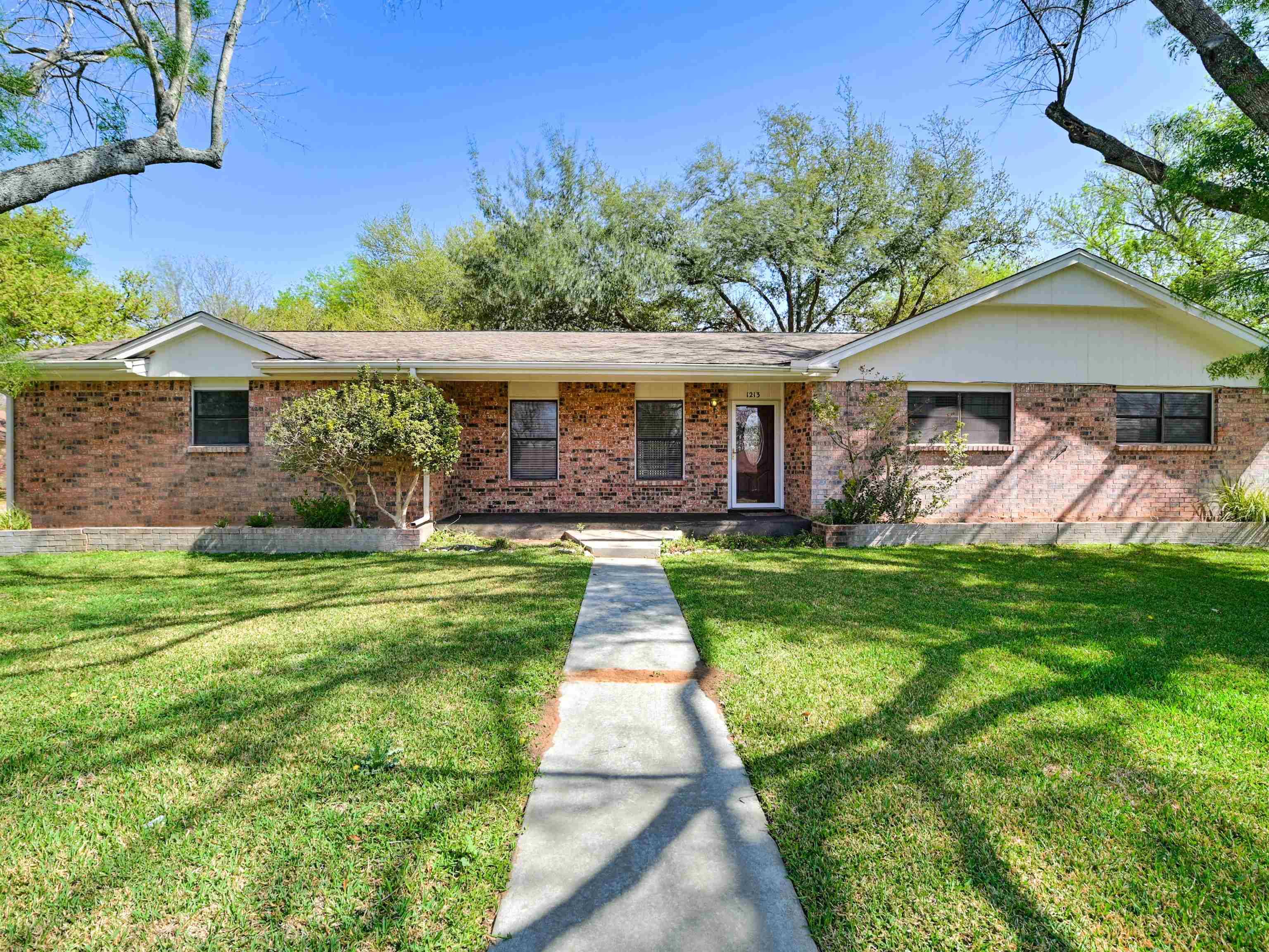 1213 Cedar DR, Marble Falls, TX 78654