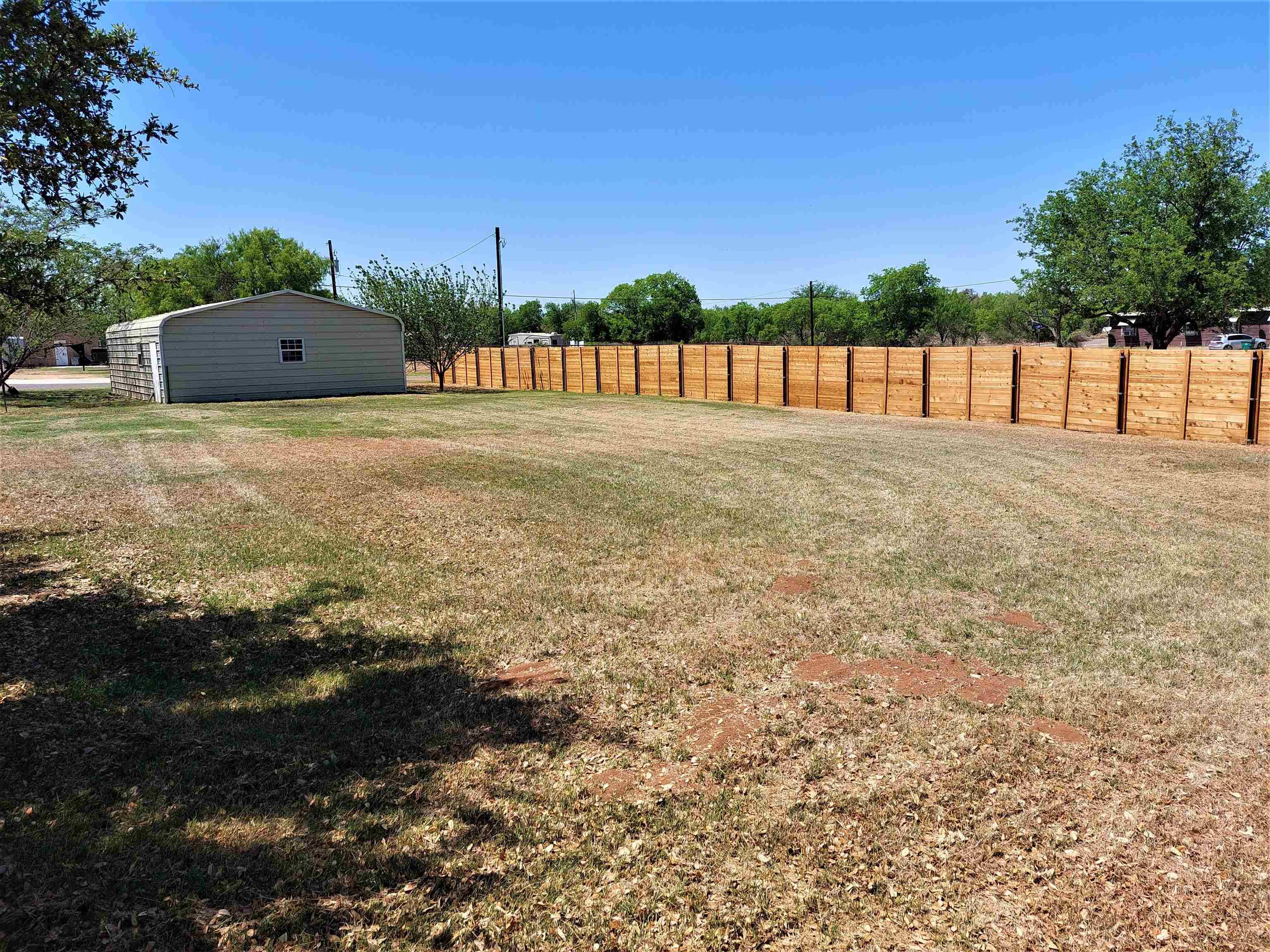907 Luckenbach DR, Llano, TX 78643-0000
