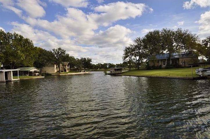 1740 Purple Sage LN, Kingsland, TX 78639