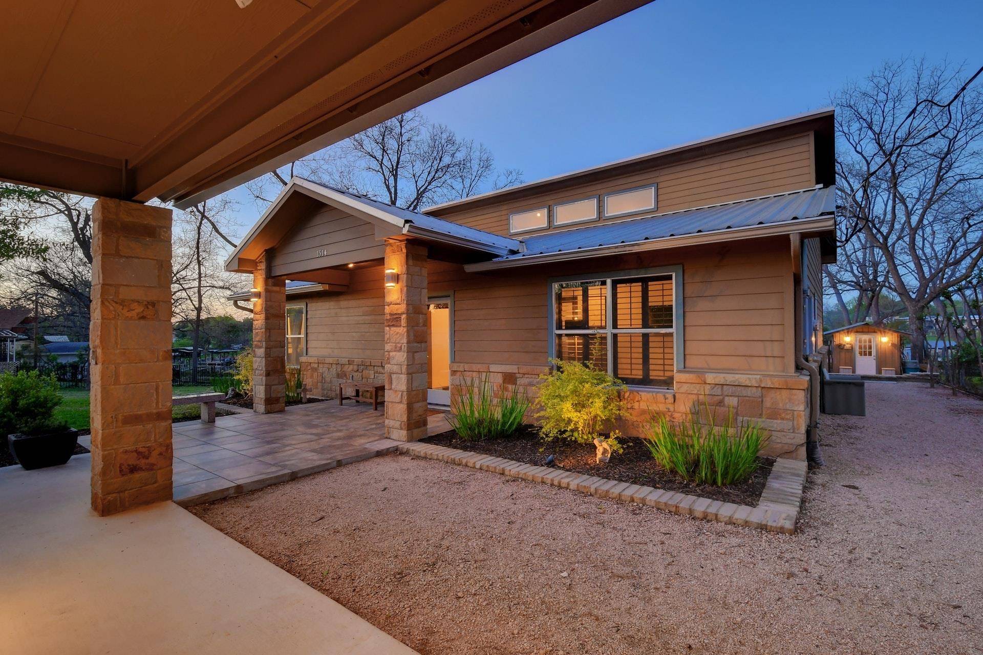1514 Bluebonnet LN, Kingsland, TX 78639