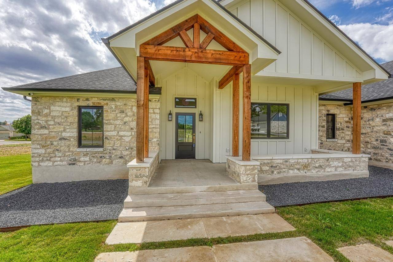 100 Rucker Ridge CV, Kingsland, TX 78639