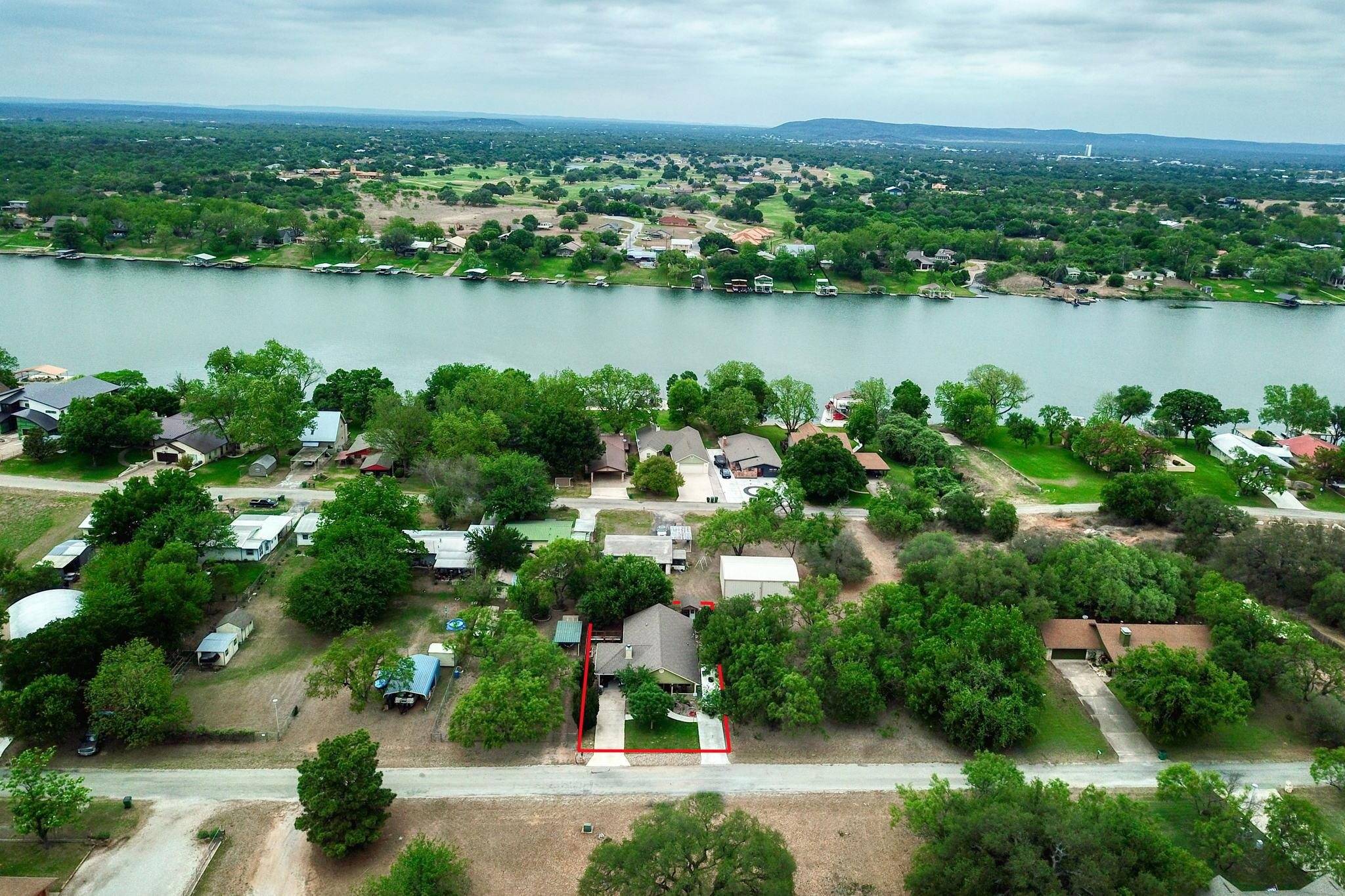 400 Pecan Dr, Kingsland, TX 78639