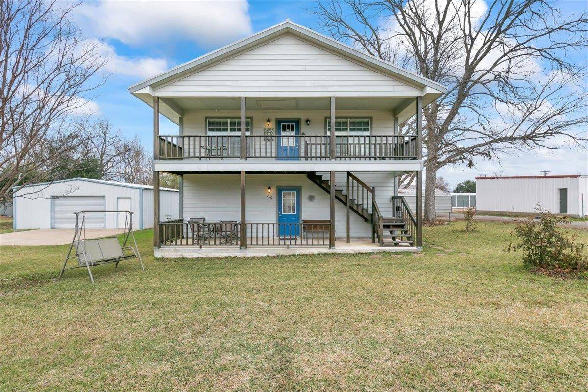 703 Harris Loop Streets, Kingsland, TX 78639