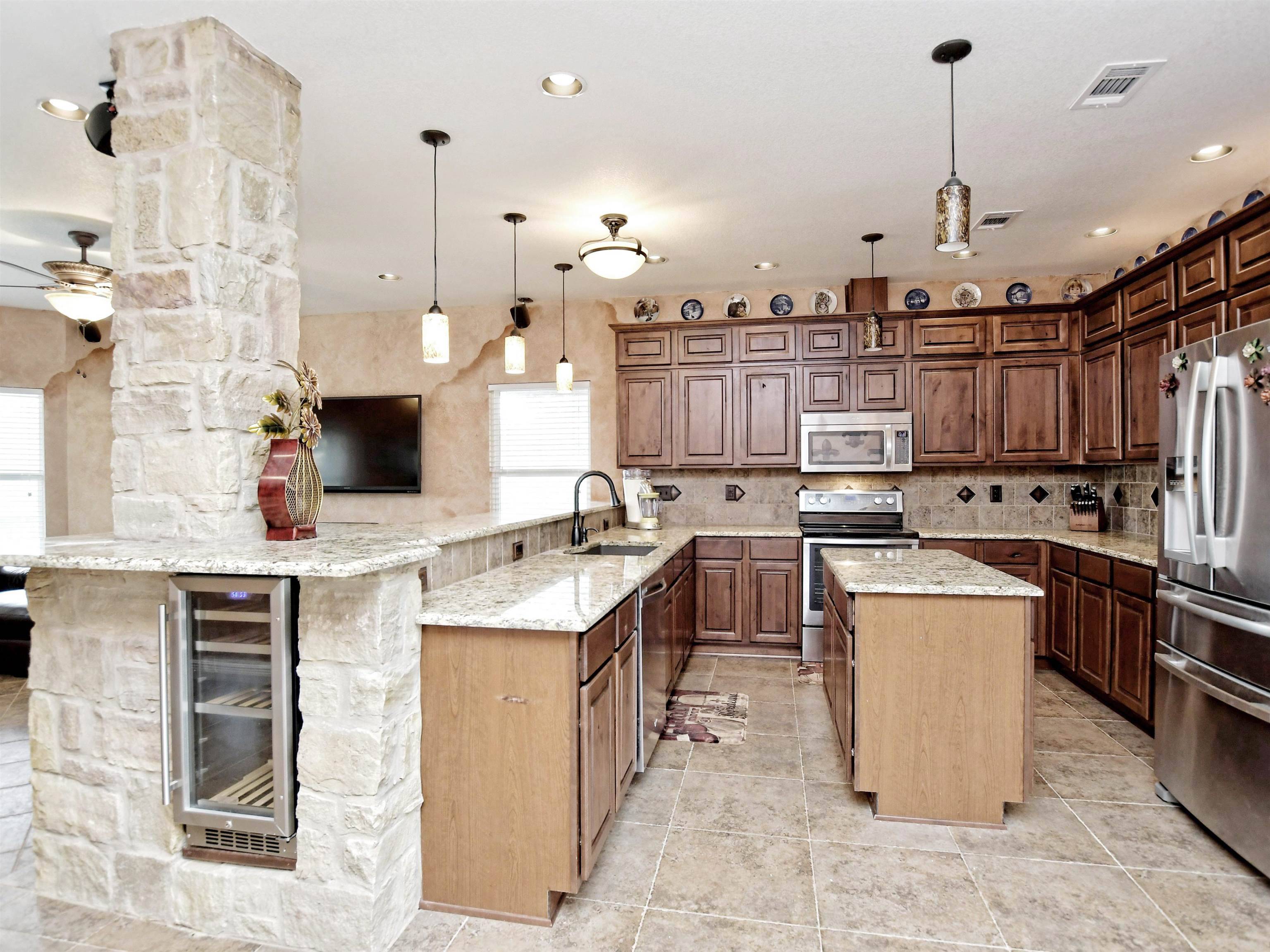 330 Highline Dr, Horseshoe Bay, TX 78657