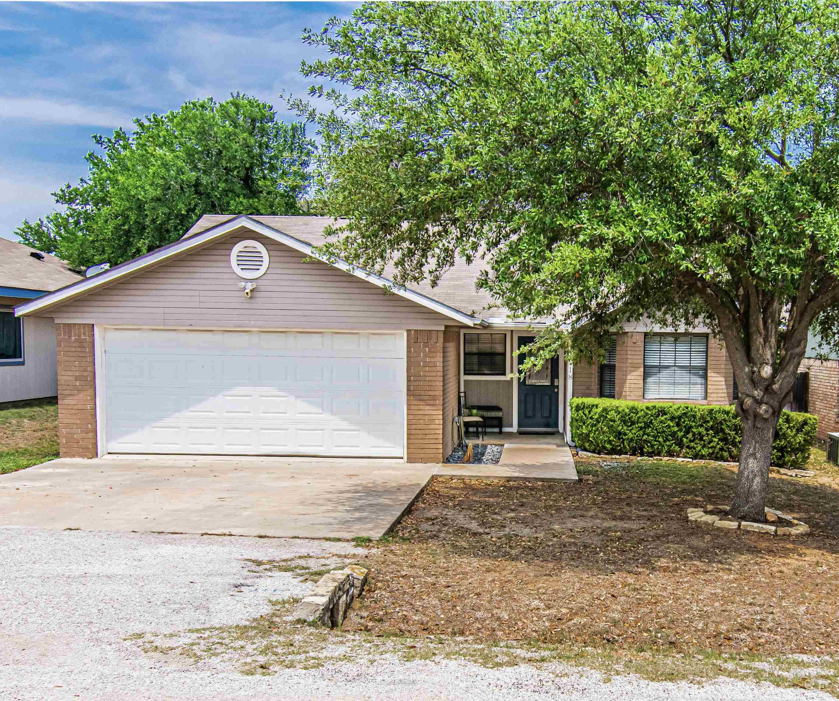 1718 Greenwood LN, Kingsland, TX 78639