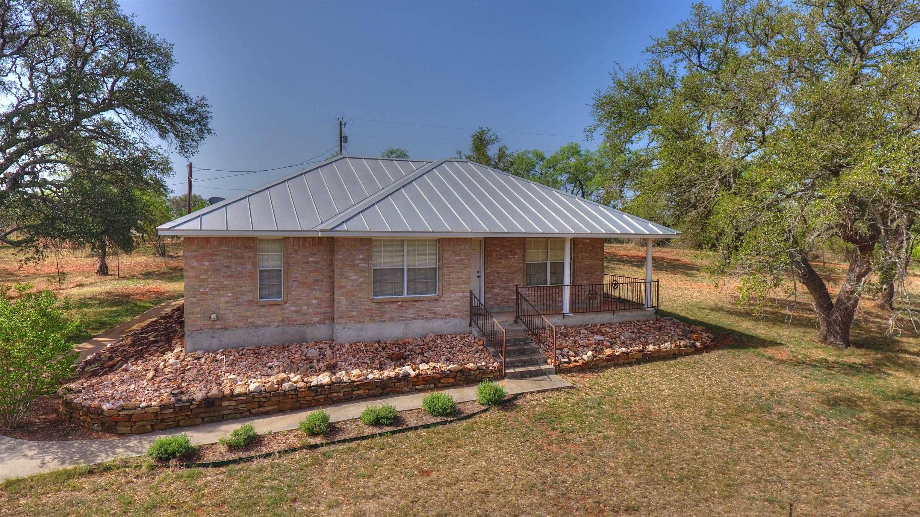 165 E Flag Creek Ranch RD, Llano, TX 78643