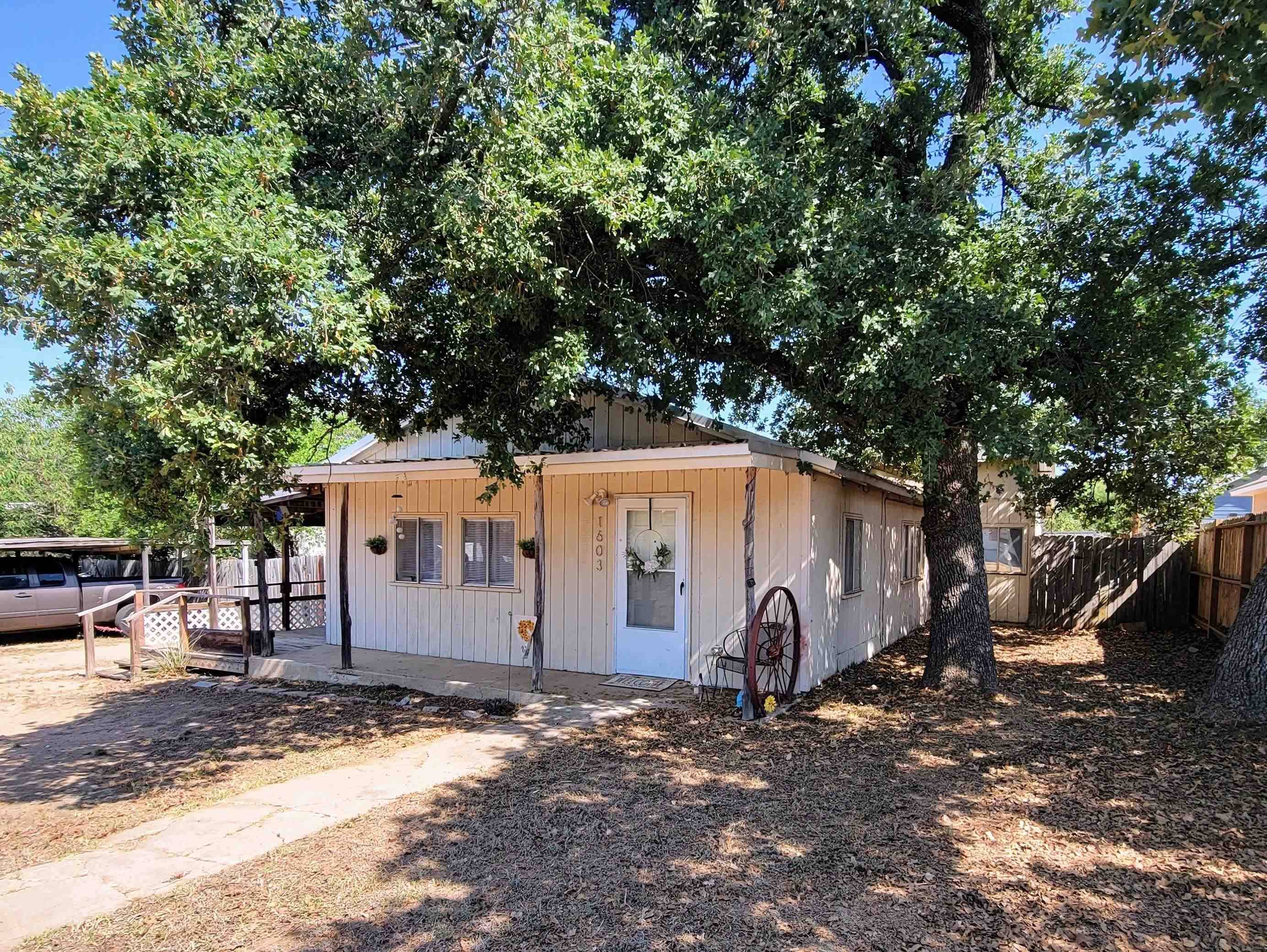 1603 Geronimo Trl, Kingsland, TX 78639