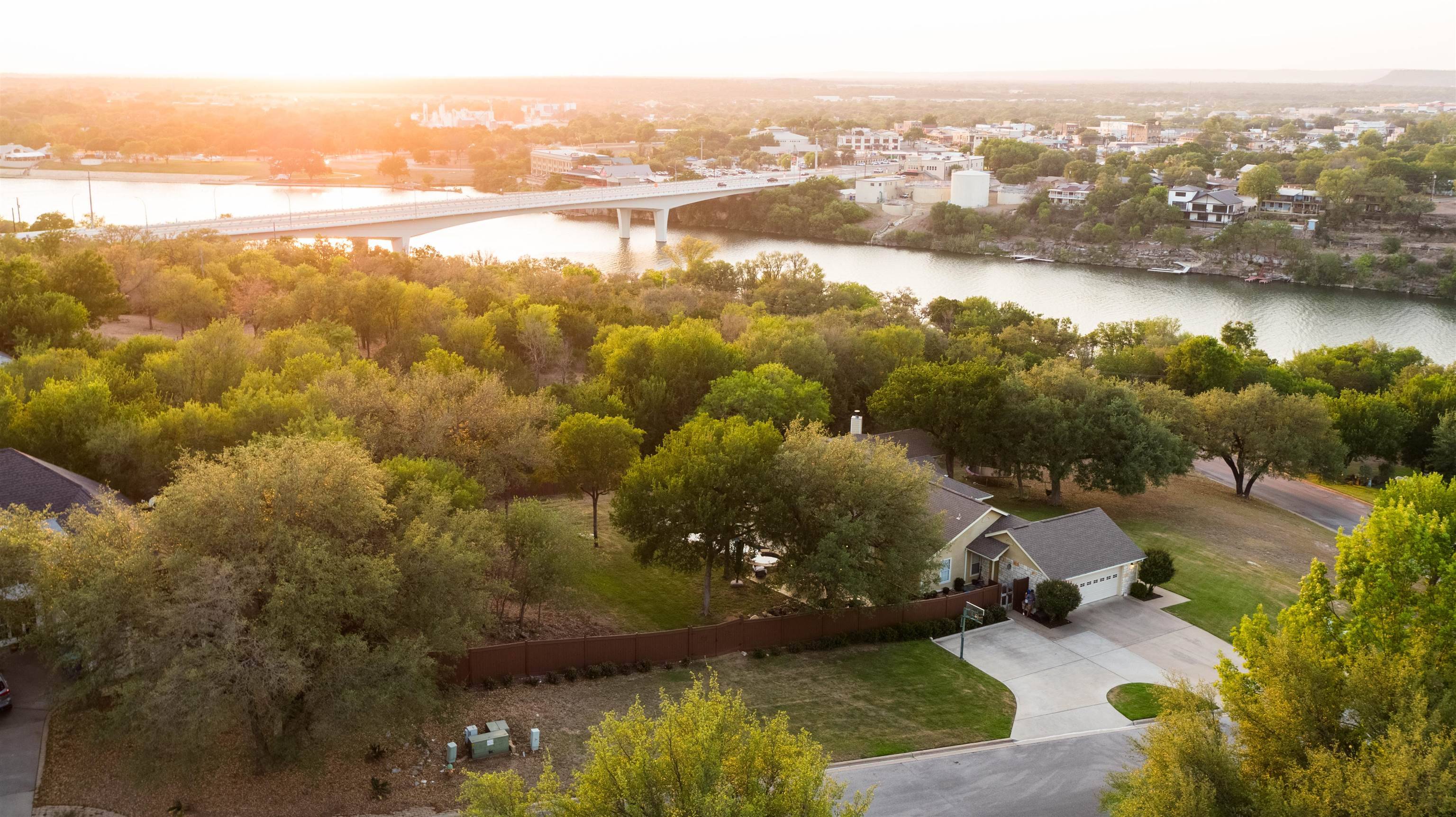 100 Gateway Pkwy, Marble Falls, TX 78654