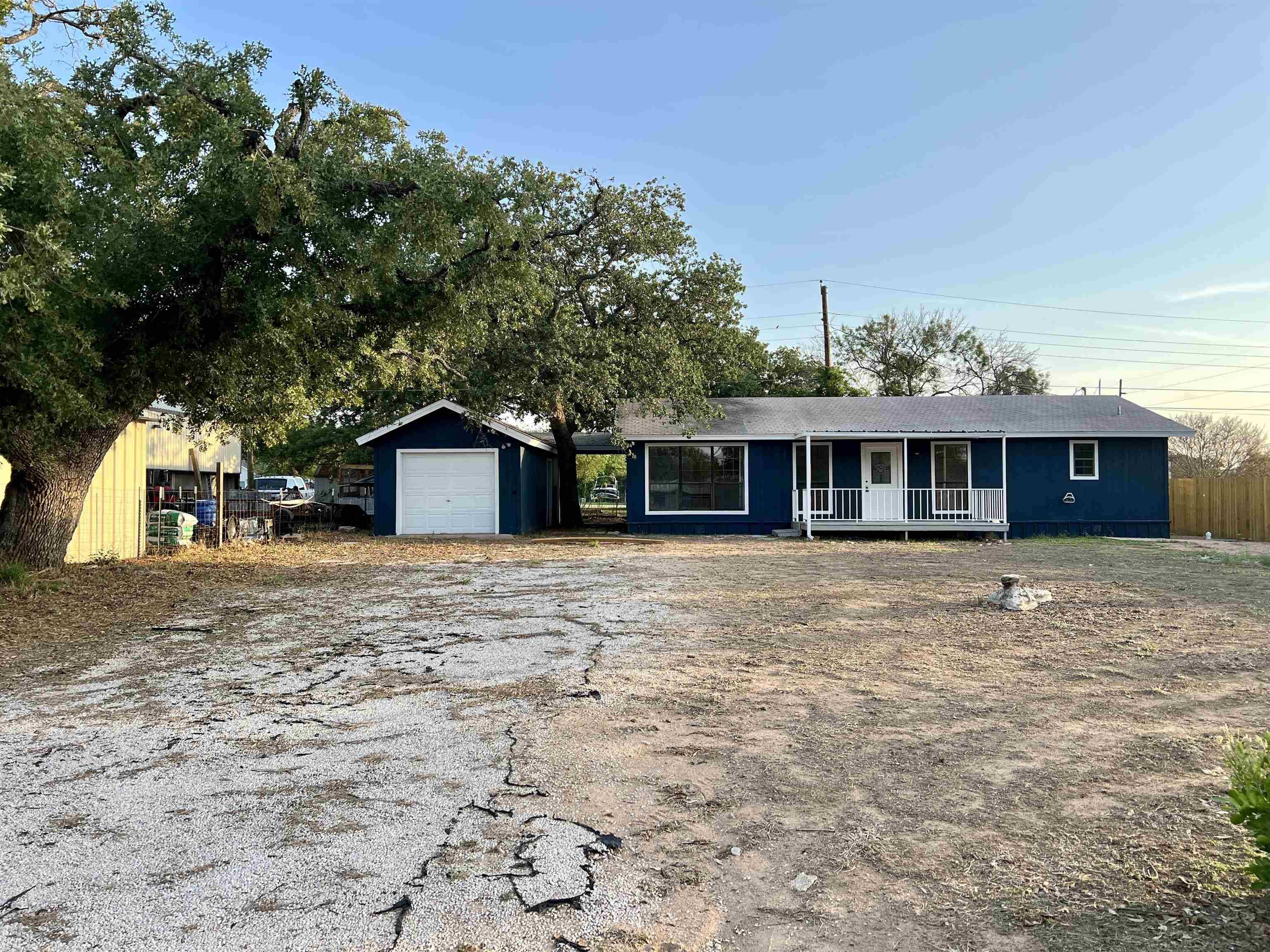 1503 Sioux TRL, Kingsland, TX 78639