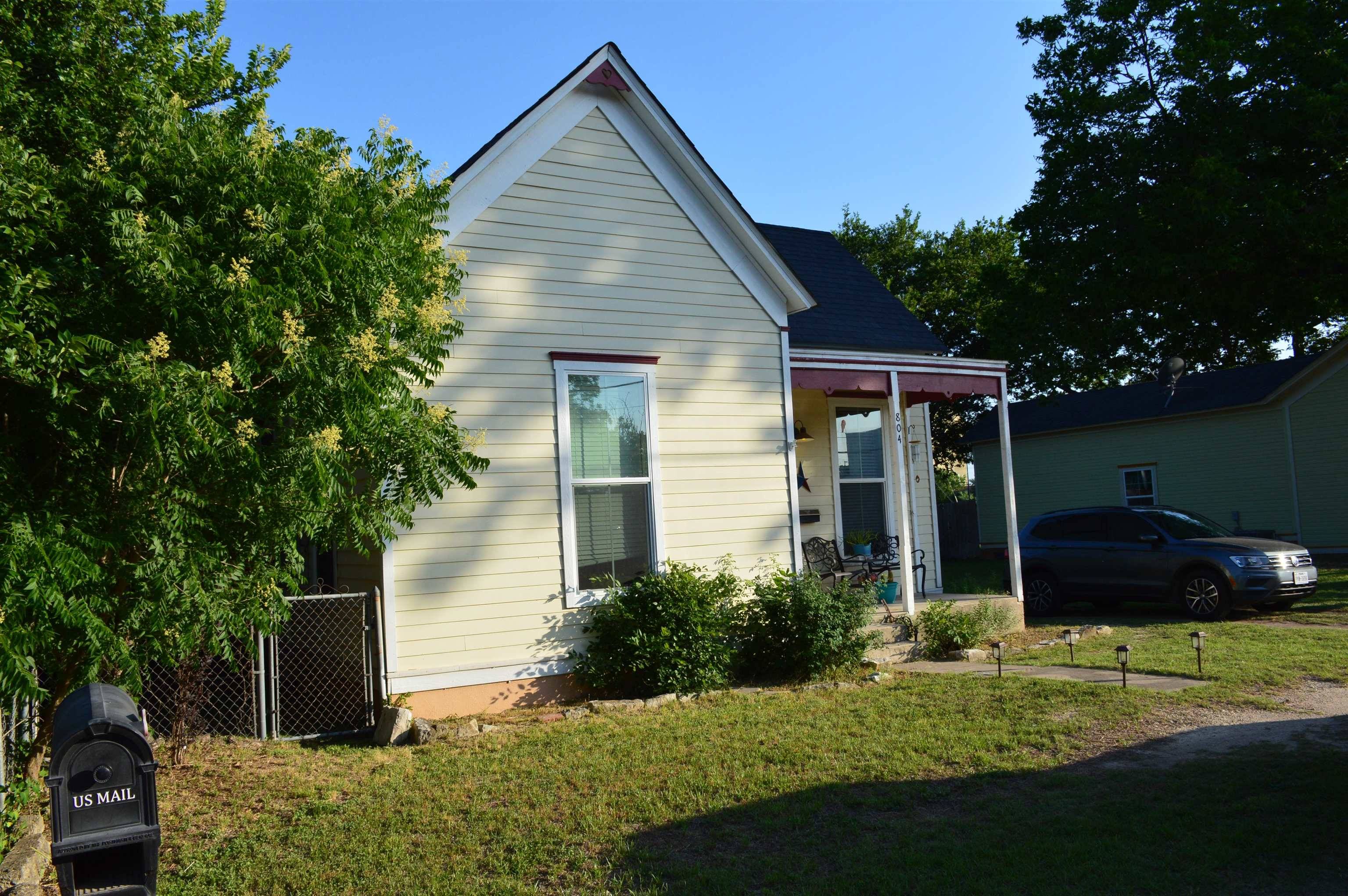 804 E 3rd ST, Lampasas, TX 76550
