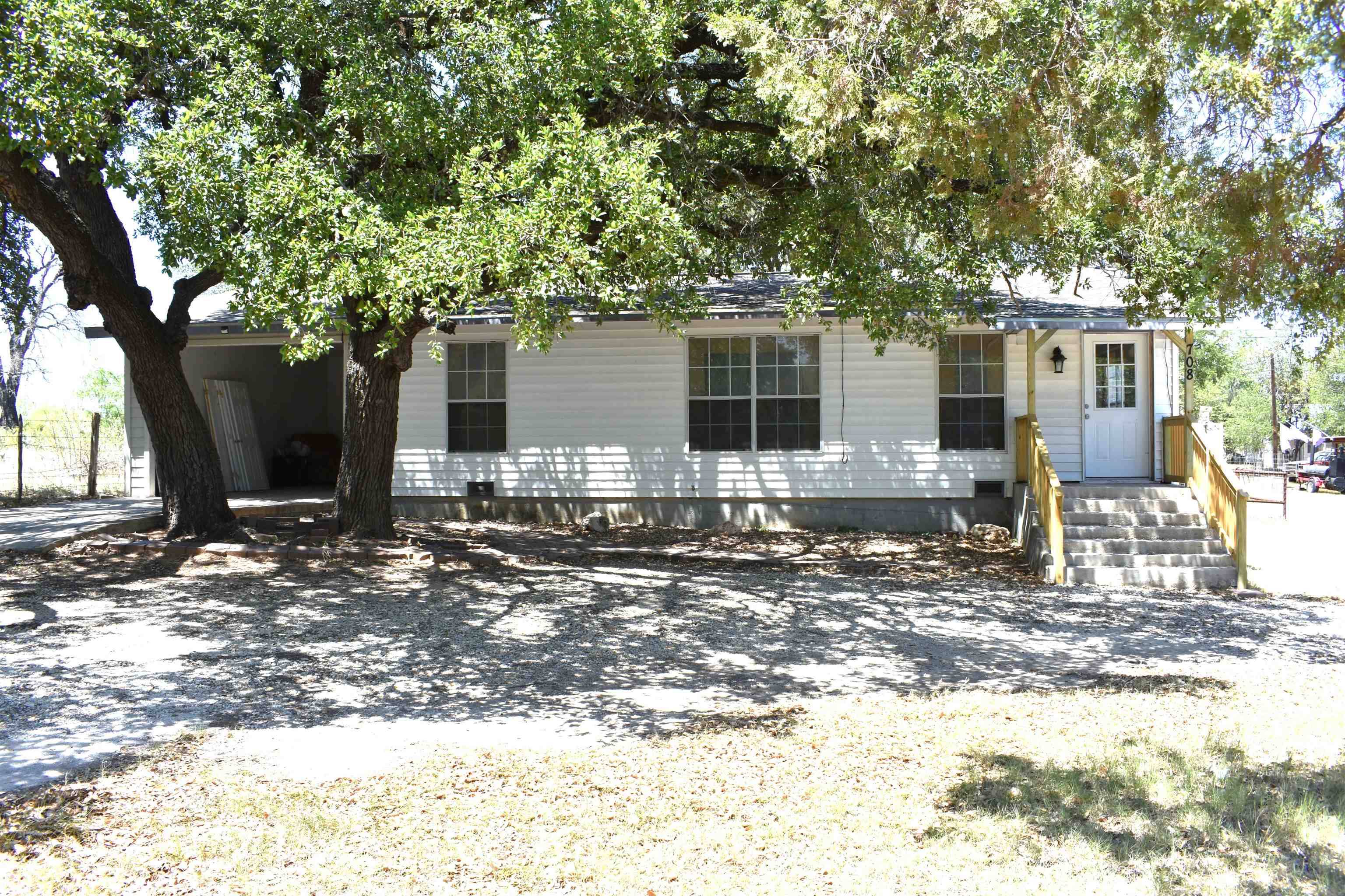 708 N Ridge St, Lampasas, TX 76550