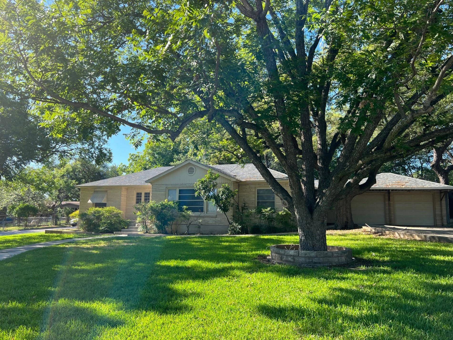 802 W North Ave, Lampasas, TX 76550