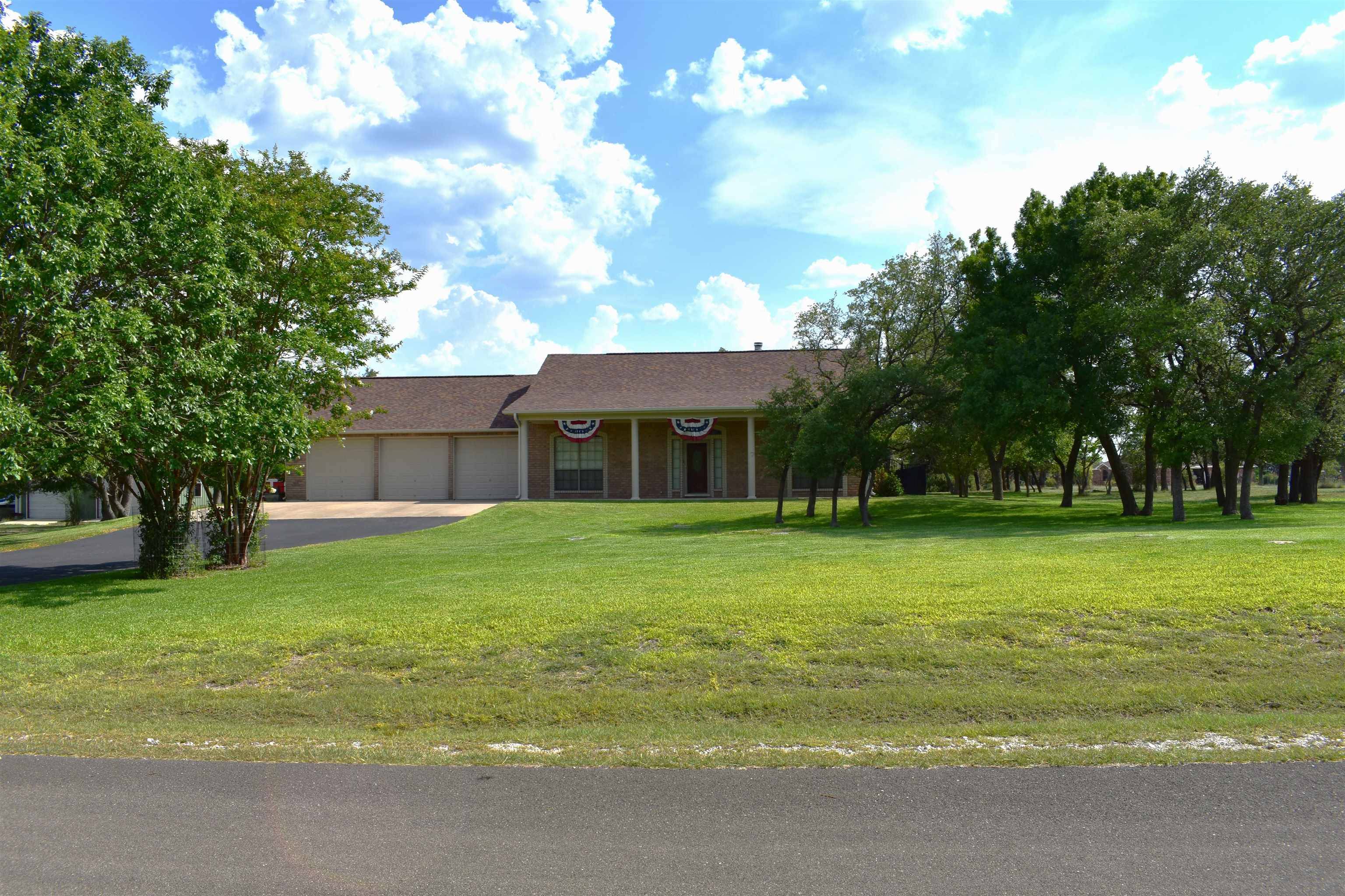 604 Antelope Ln, Lampasas, TX 76550