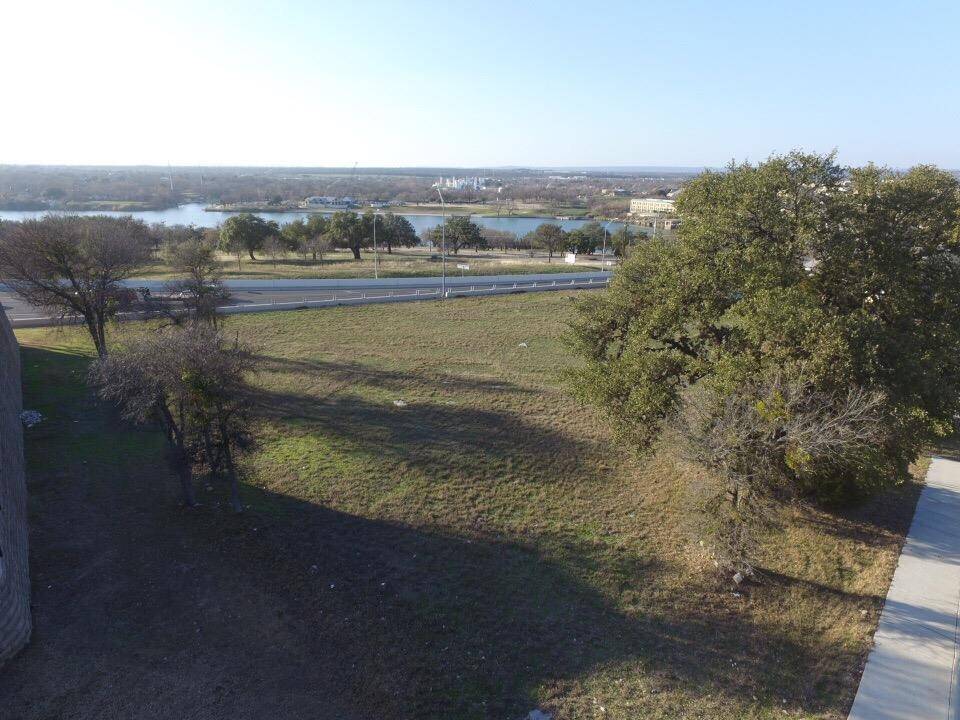 302 Highlander CIR, Marble Falls, TX 78654
