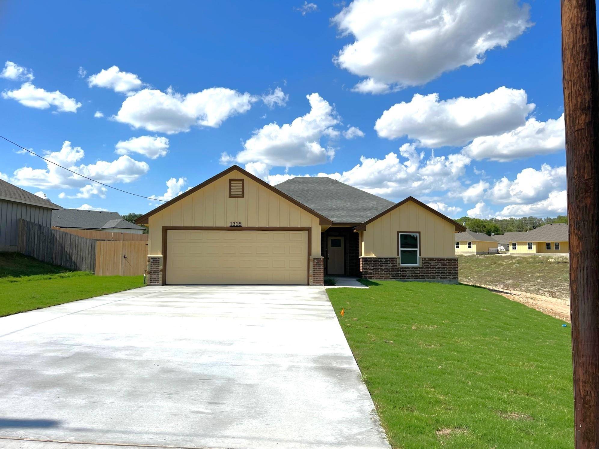 1325 Sandstone Cv, Lampasas, TX 76550