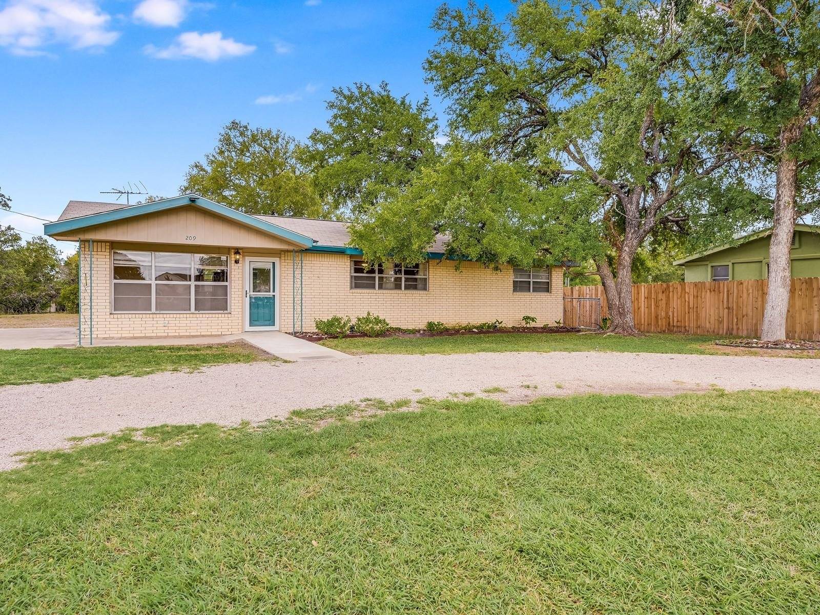 209 E Oak Ridge DR, Marble Falls, TX 78654