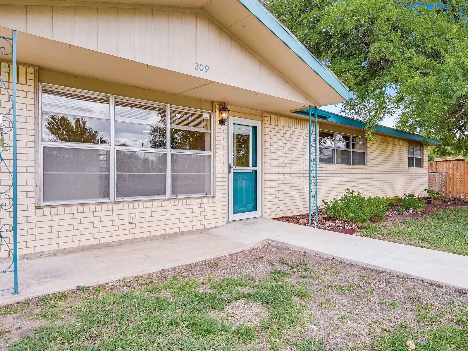 209 E Oak Ridge DR, Marble Falls, TX 78654