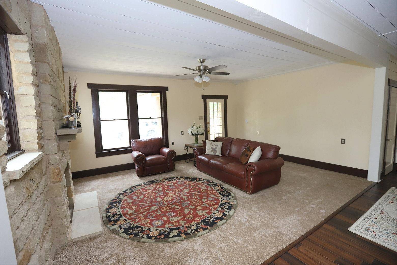 302 S Broad ST, Lampasas, TX 76550