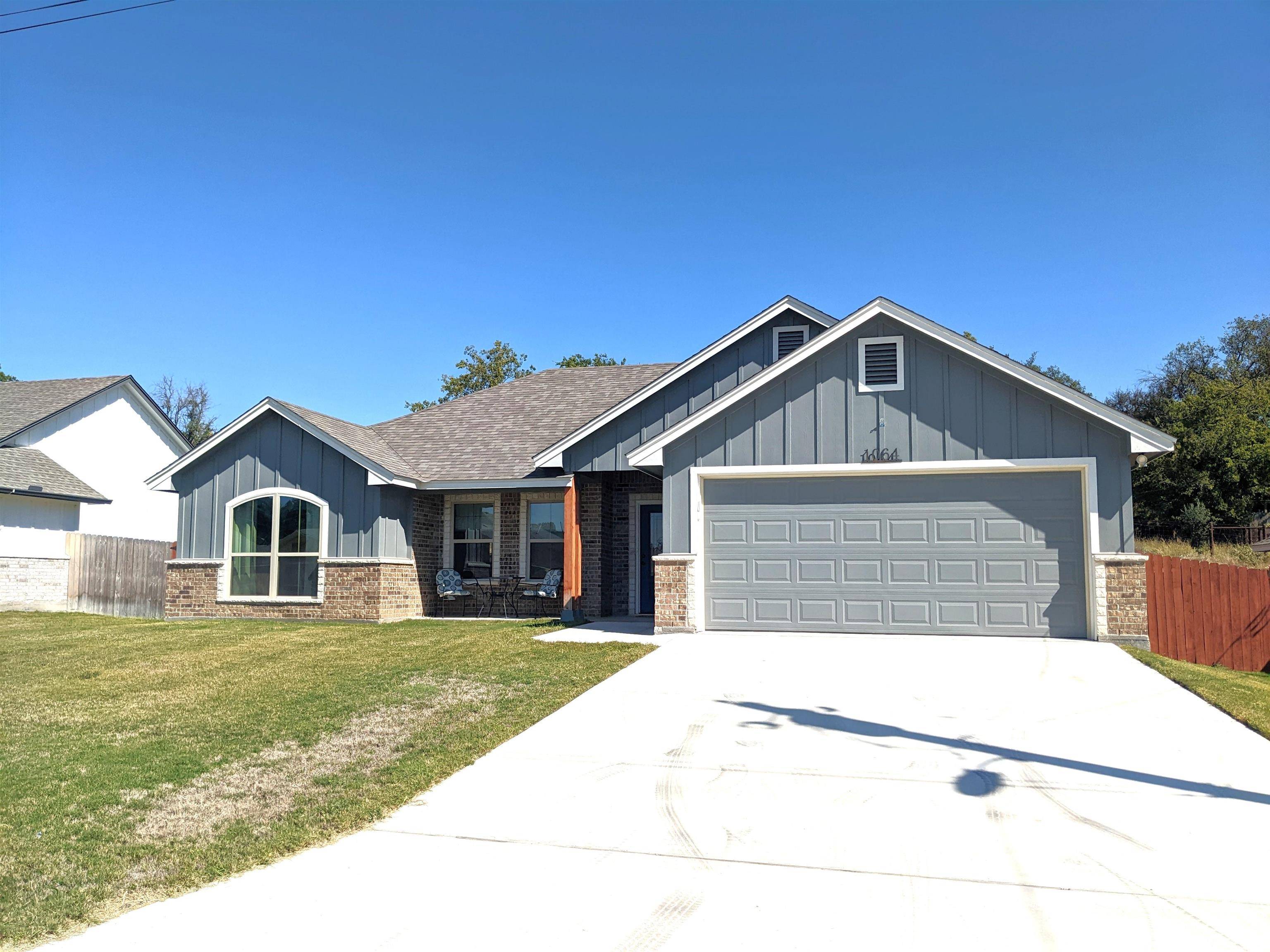 1064 Fieldstone Dr, Lampasas, TX 76550