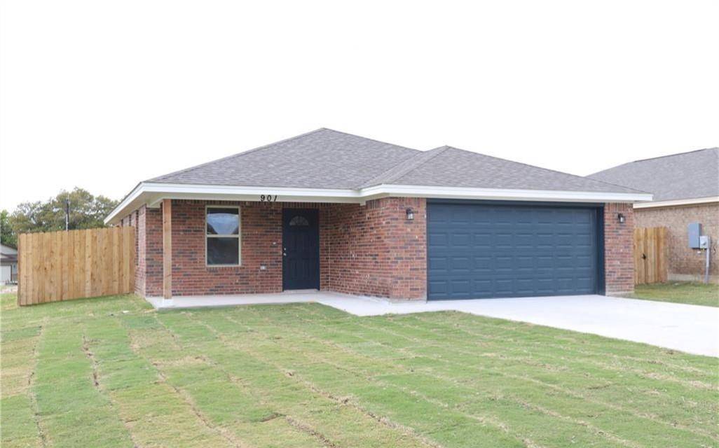 901 Blane CIR, Lampasas, TX 76550
