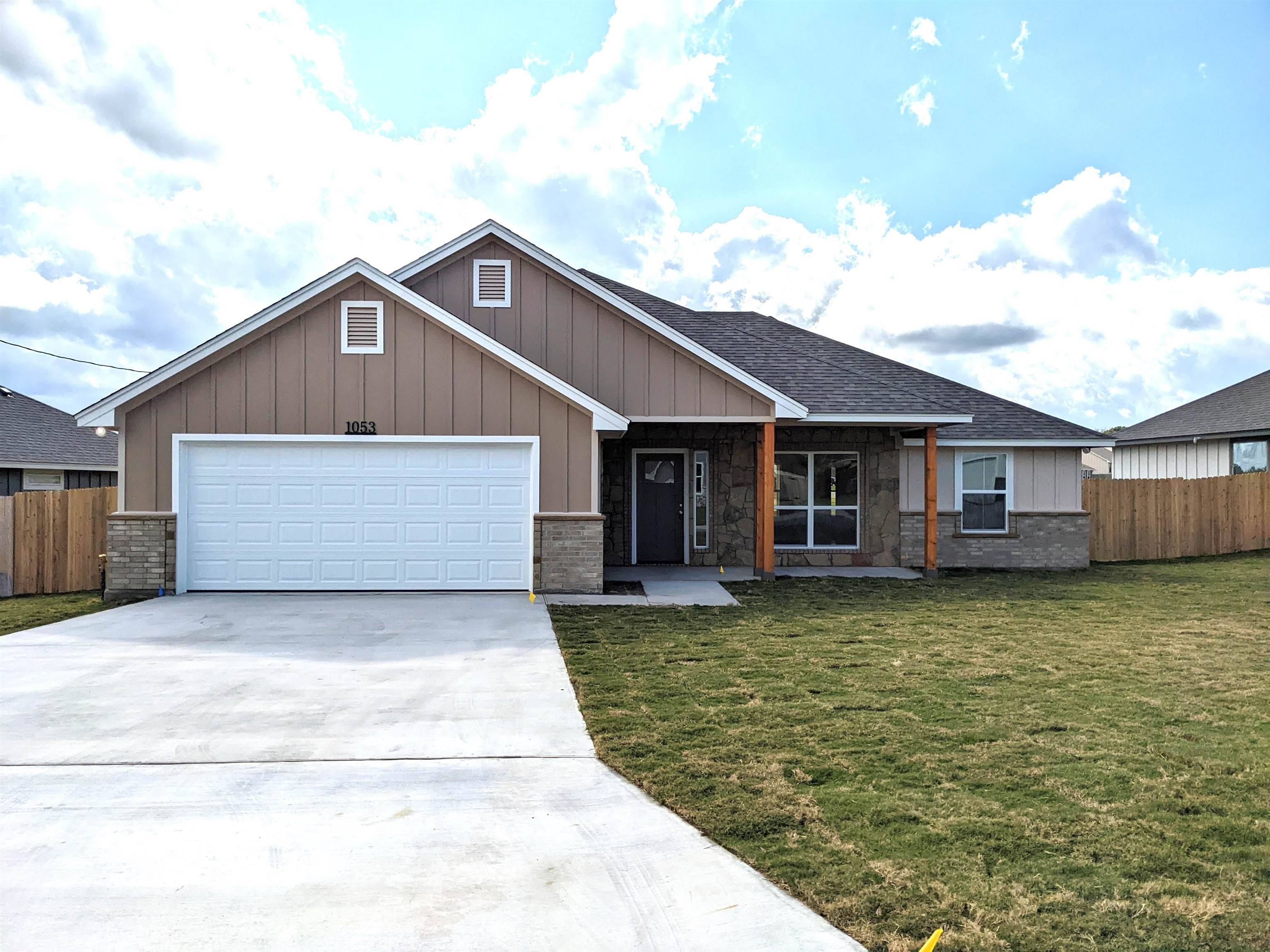 1053 Fieldstone Dr, Lampasas, TX 76550