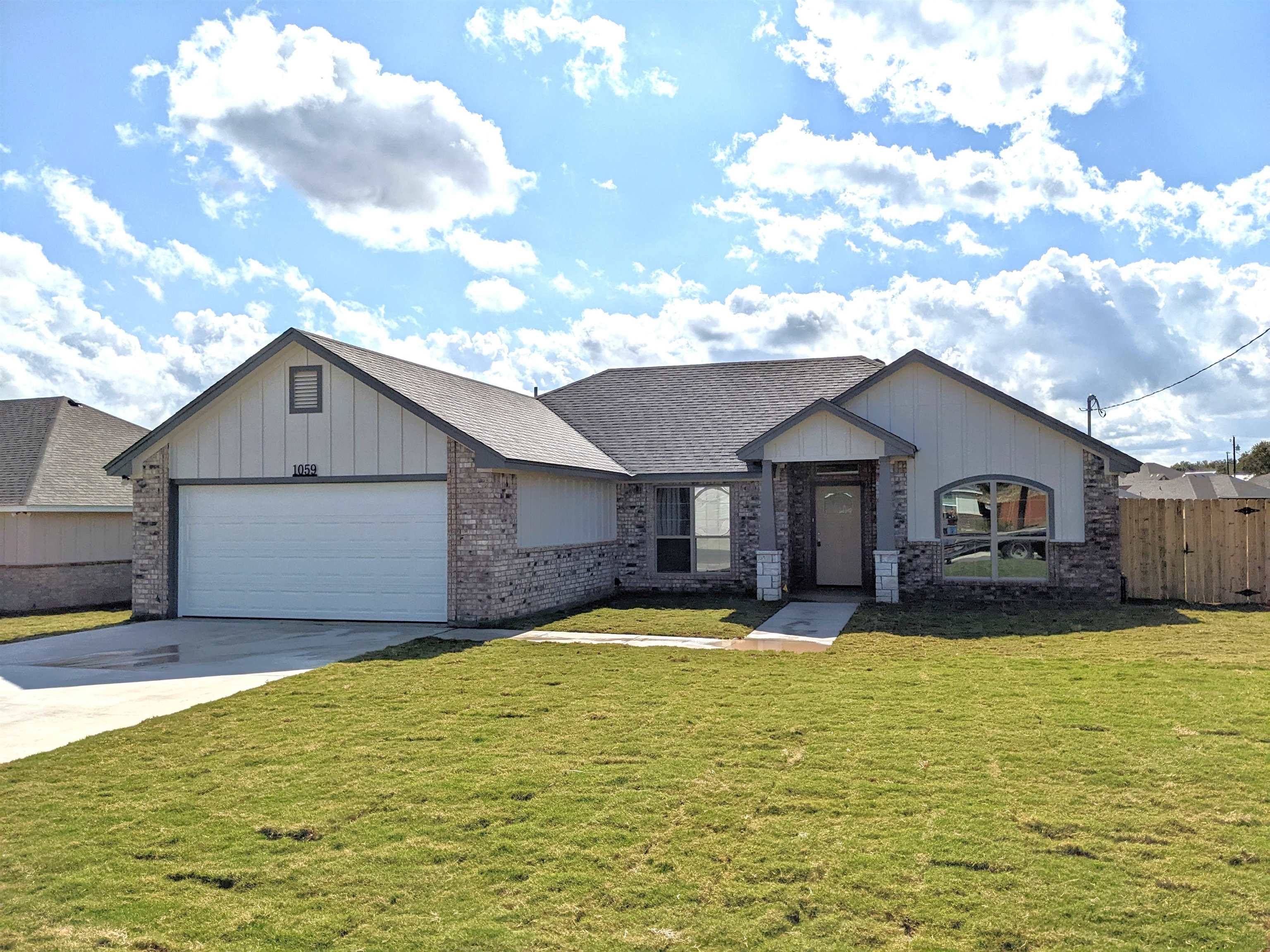 1059 Fieldstone Dr, Lampasas, TX 76550