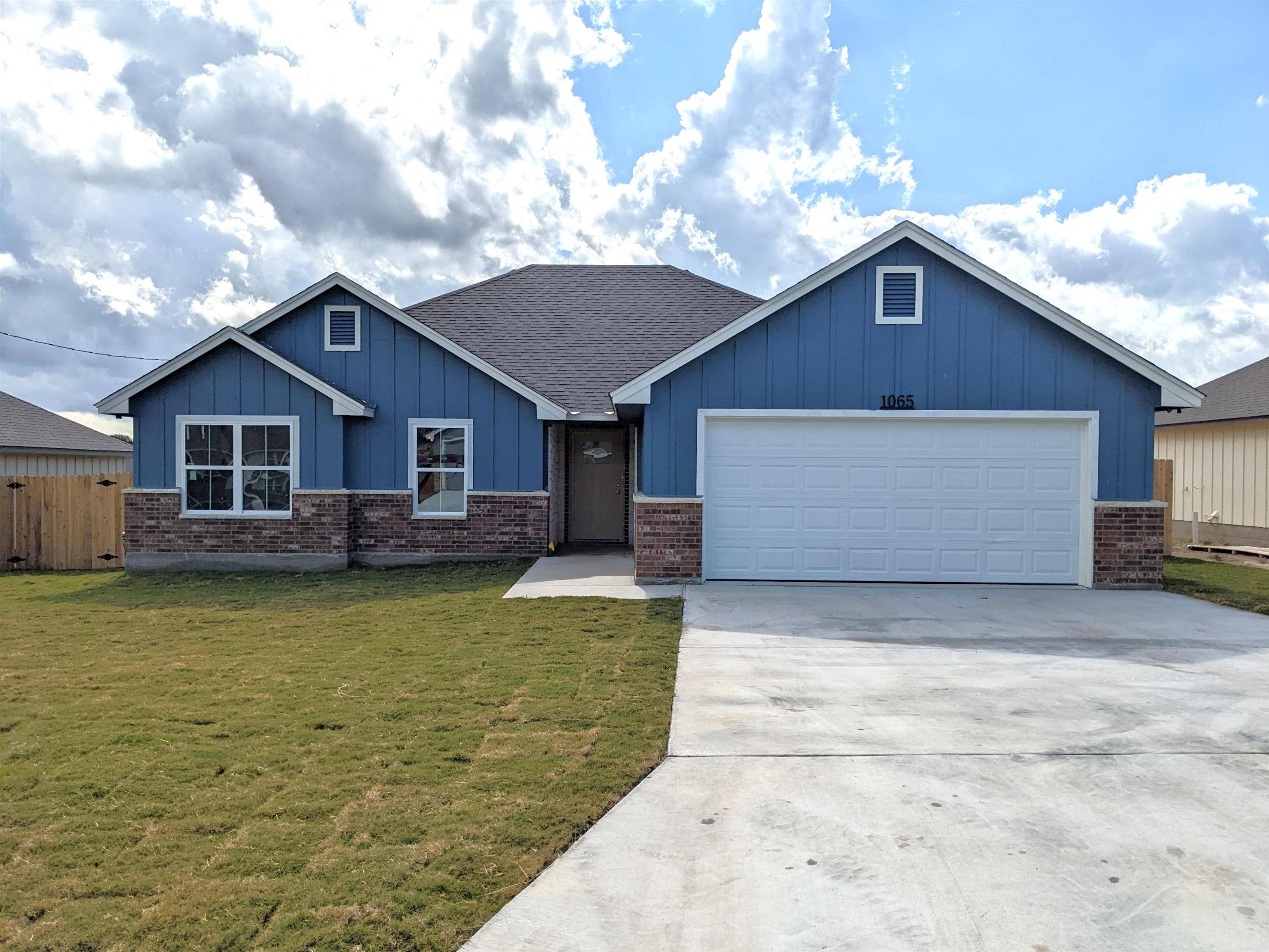 1065 Fieldstone Dr, Lampasas, TX 76550