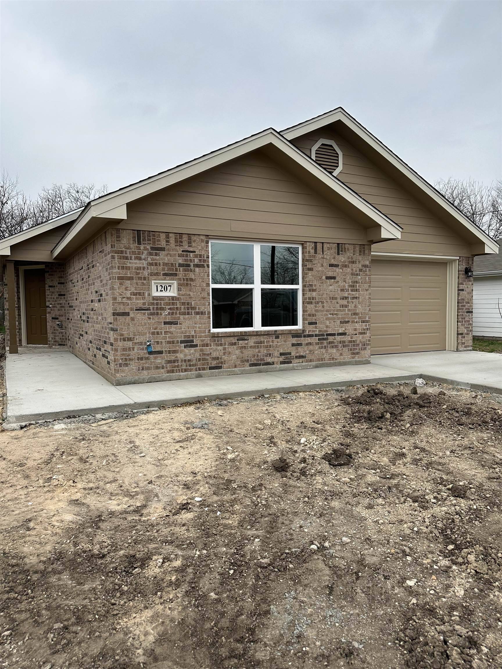 1207 E Ave F, Lampasas, TX 76550
