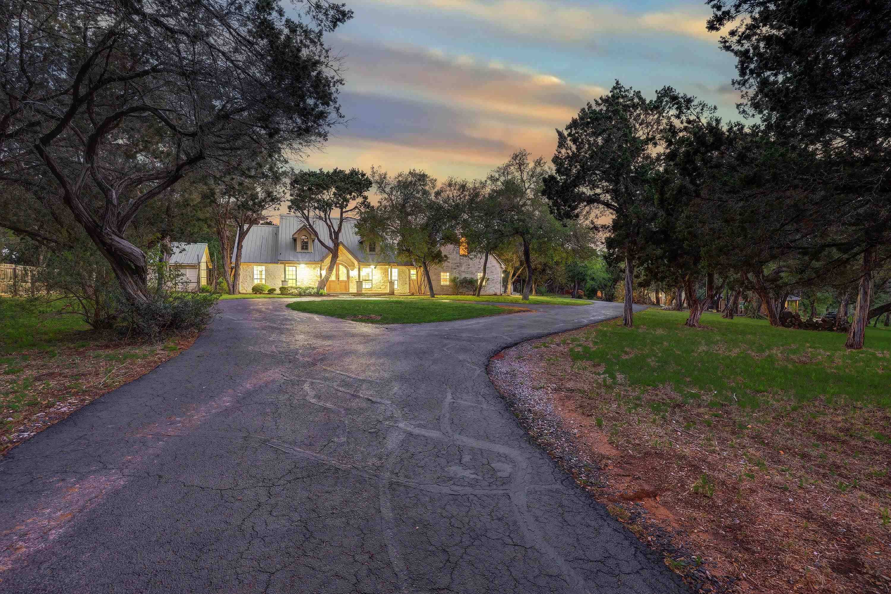 801 Avenida Serena, Marble Falls, TX 78654