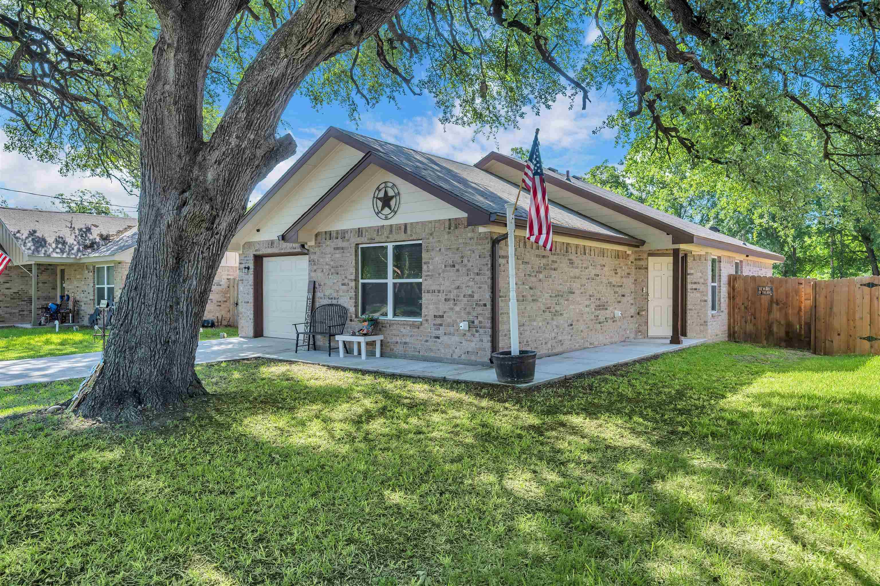 906 E AVENUE B, Lampasas, TX 76550